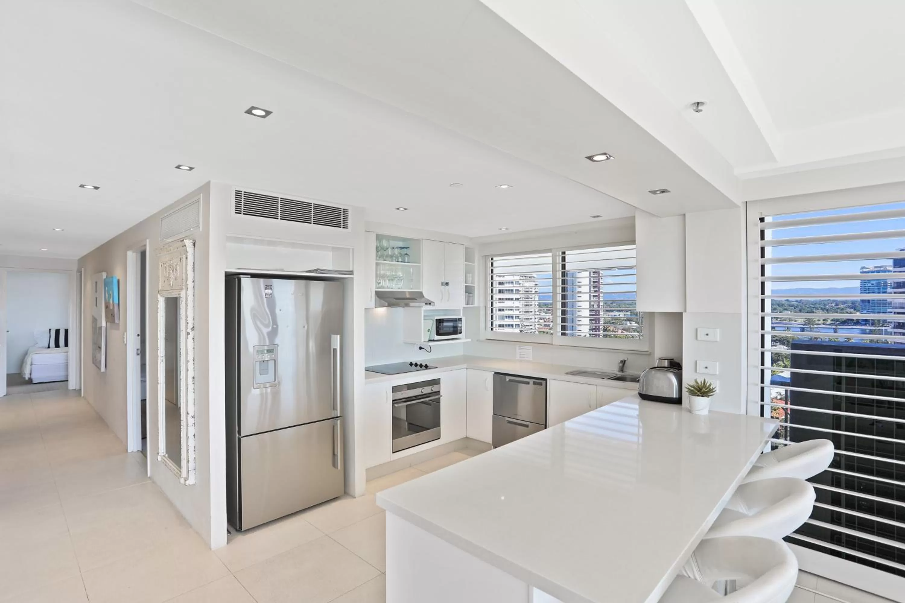 Kitchen or kitchenette in De Ville Apartments