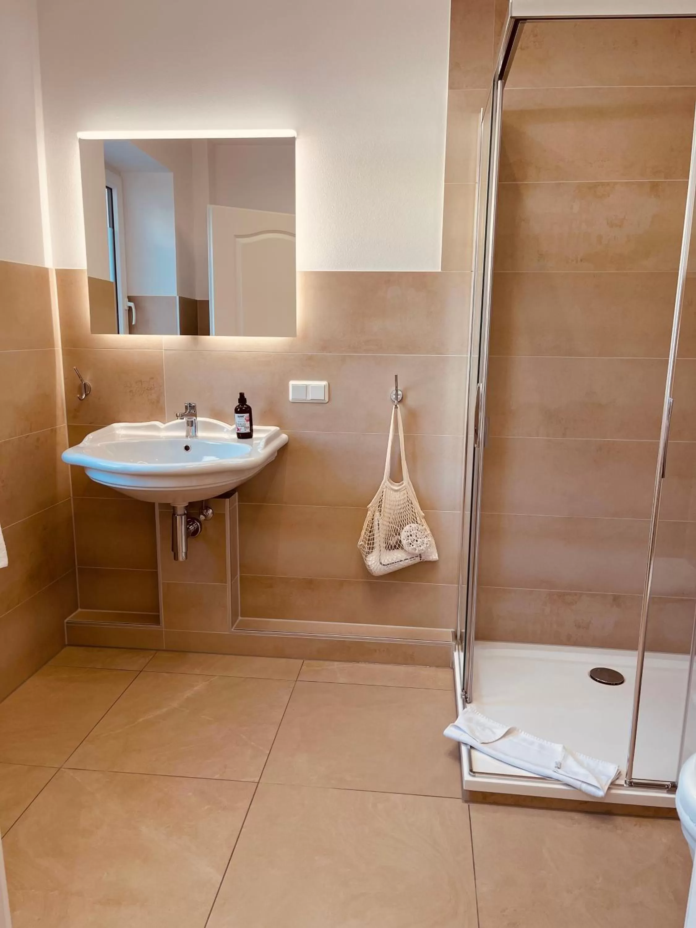 Shower in Villa Antonia