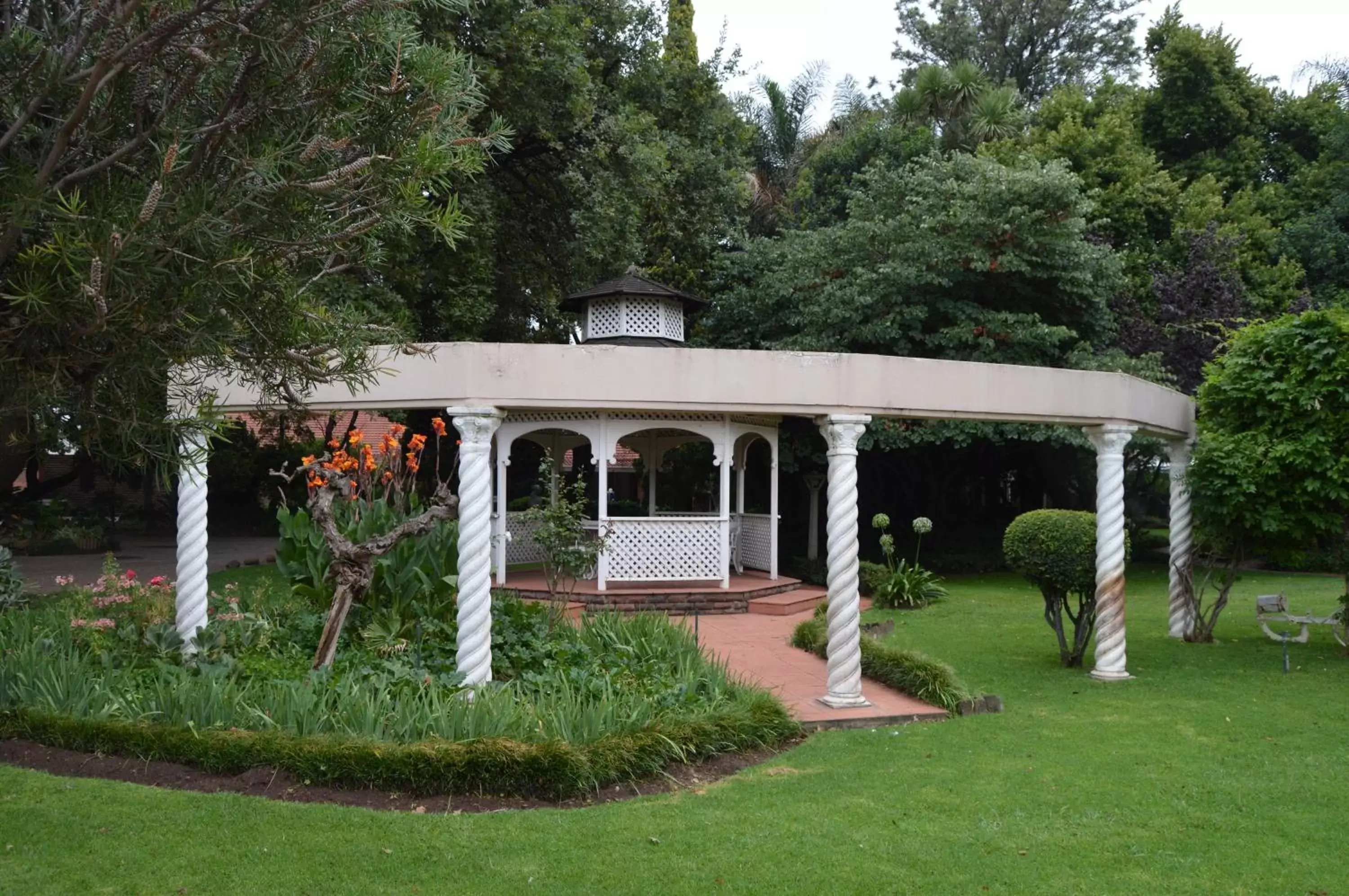 Garden in Airport Gardens Boutique Hotel