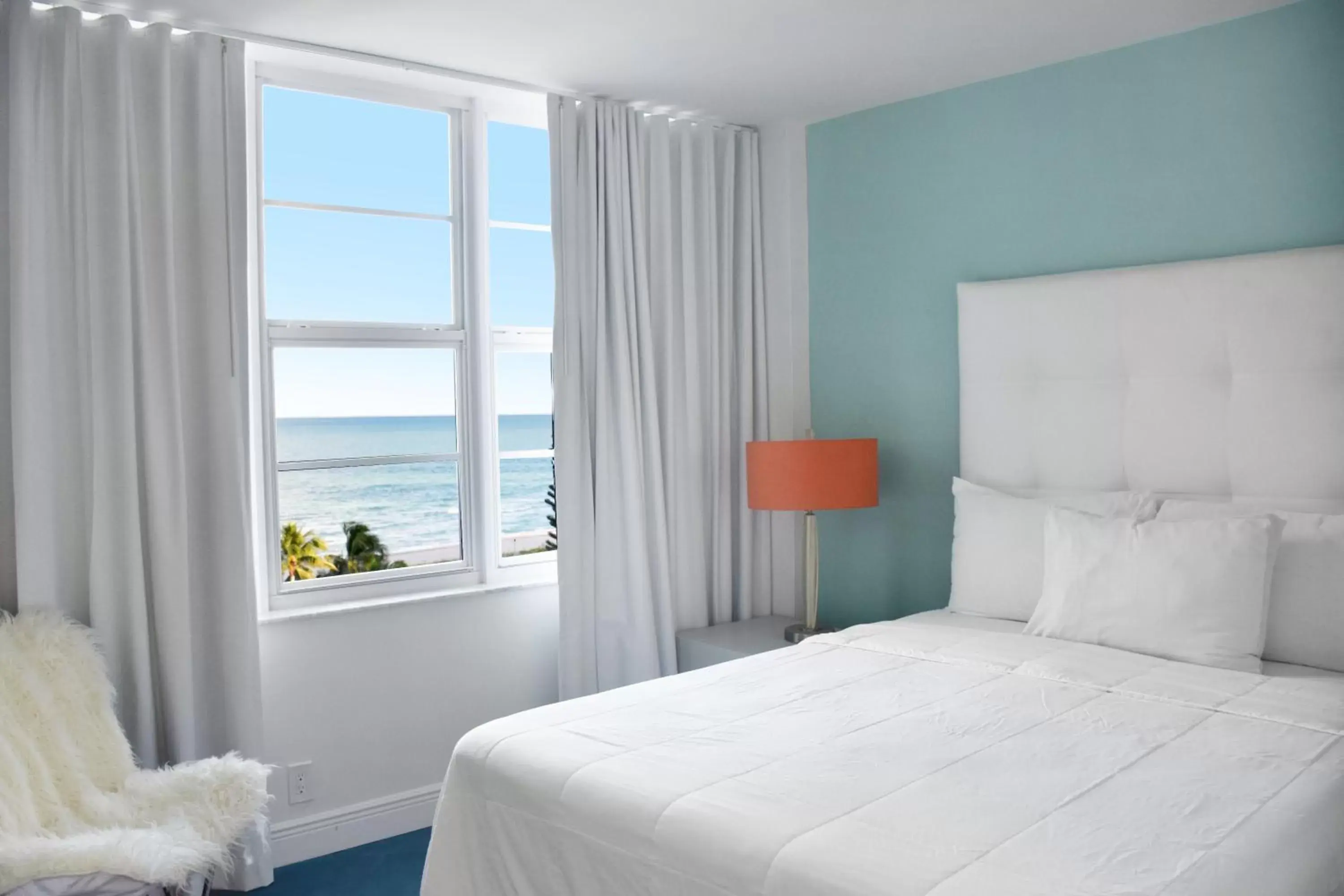 Bedroom, Bed in Seacoast Suites on Miami Beach