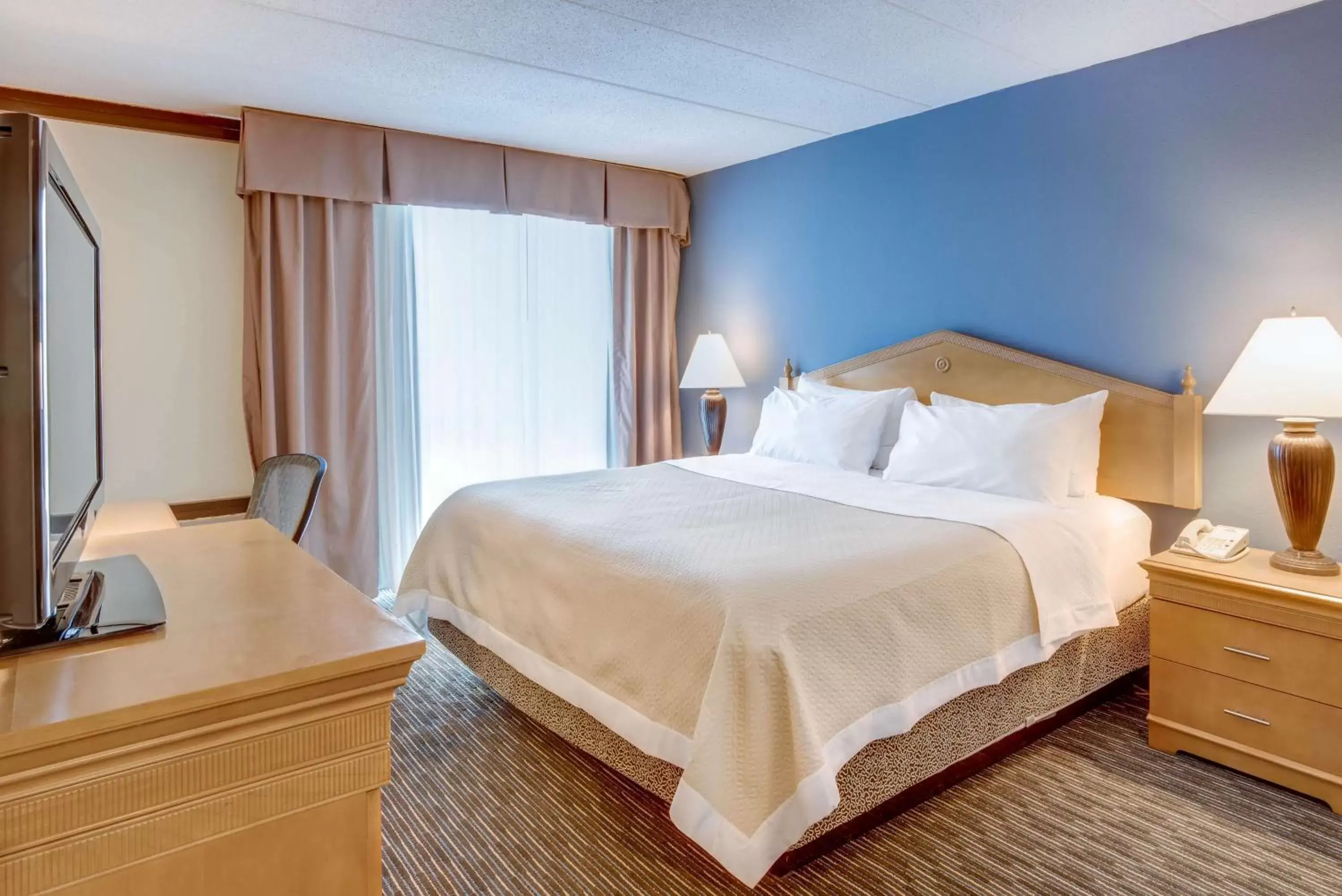 Photo of the whole room, Bed in Days Hotel by Wyndham Toms River Jersey Shore