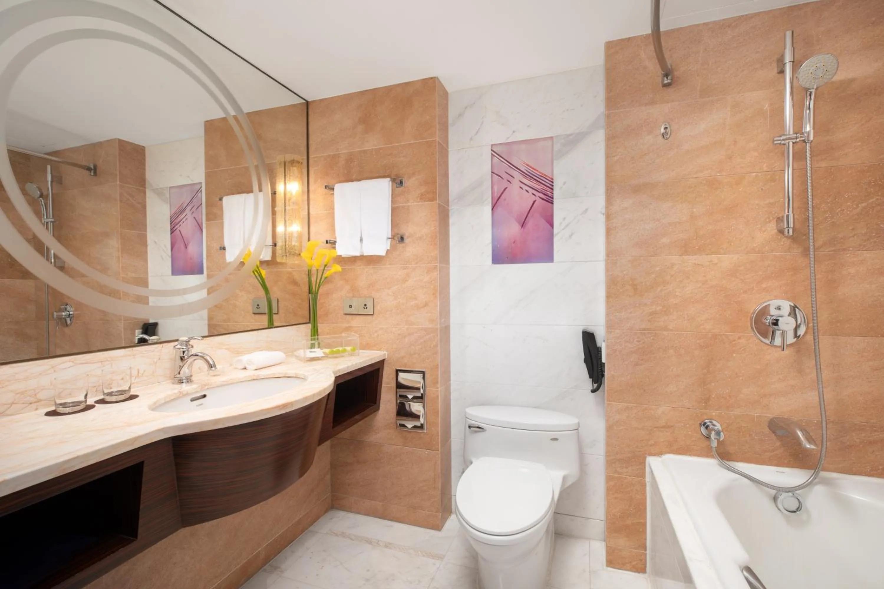 Toilet in The Kunlun Jing An