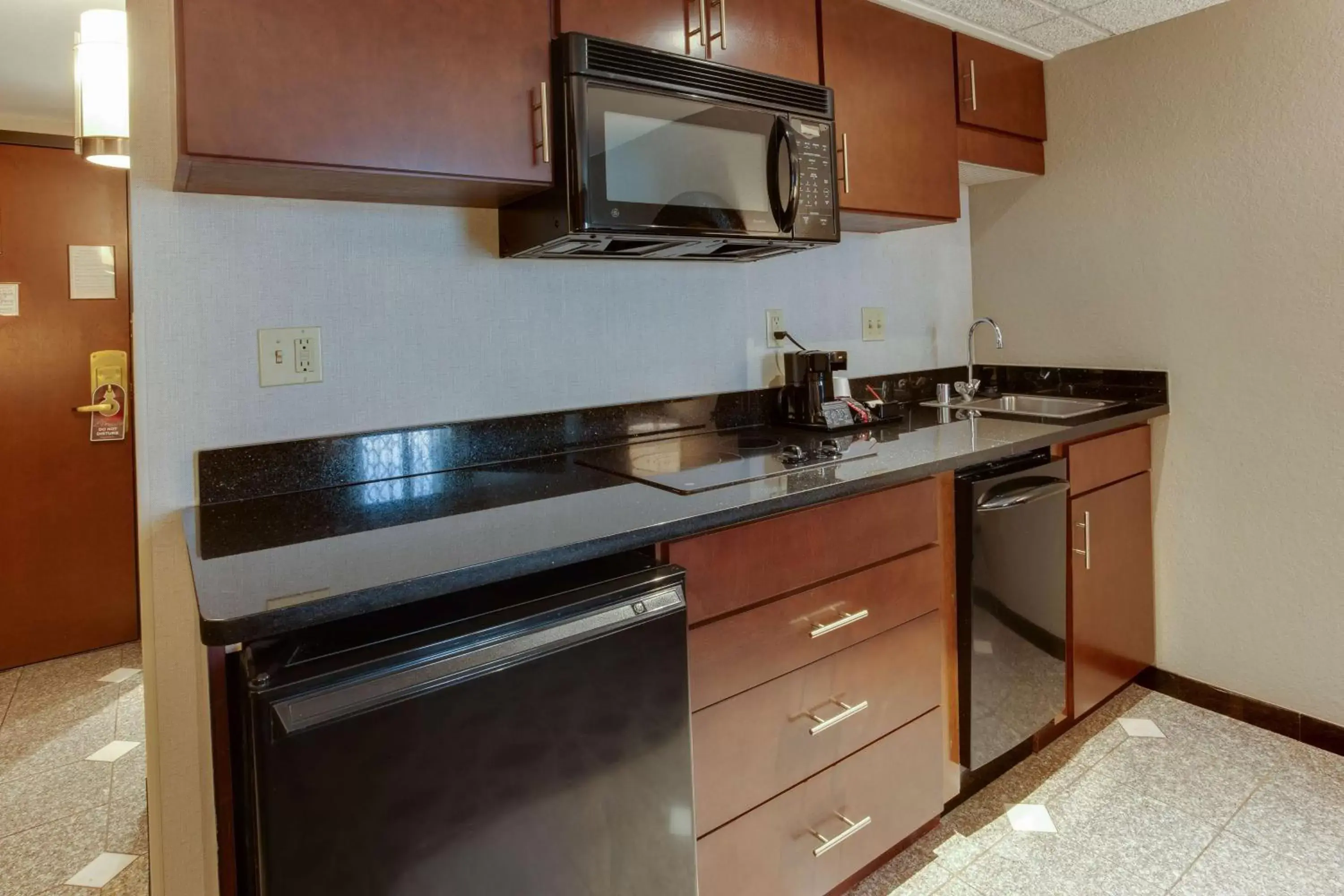 Photo of the whole room, Kitchen/Kitchenette in Drury Inn & Suites Louisville East