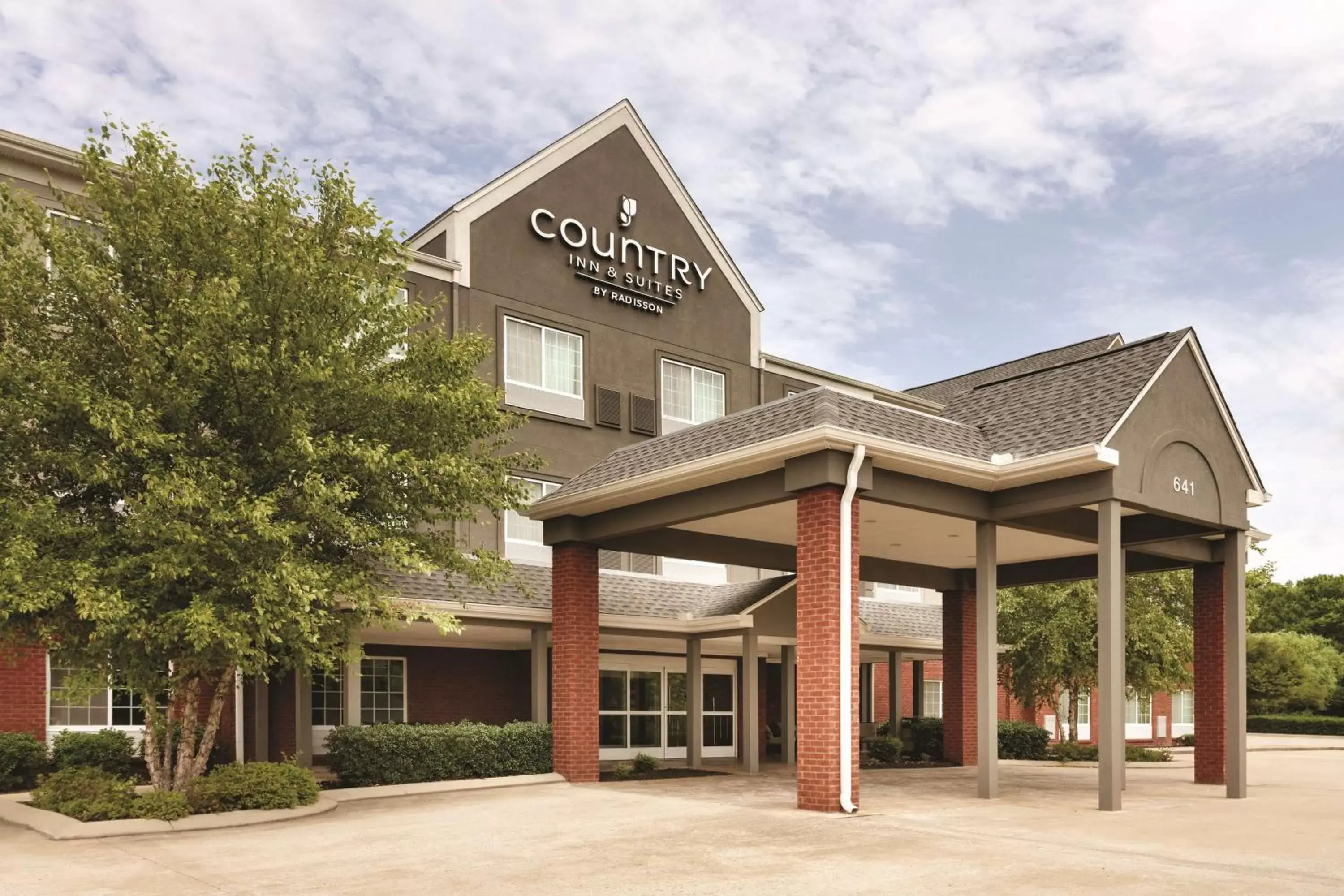 Property Building in Country Inn & Suites by Radisson, Goodlettsville, TN