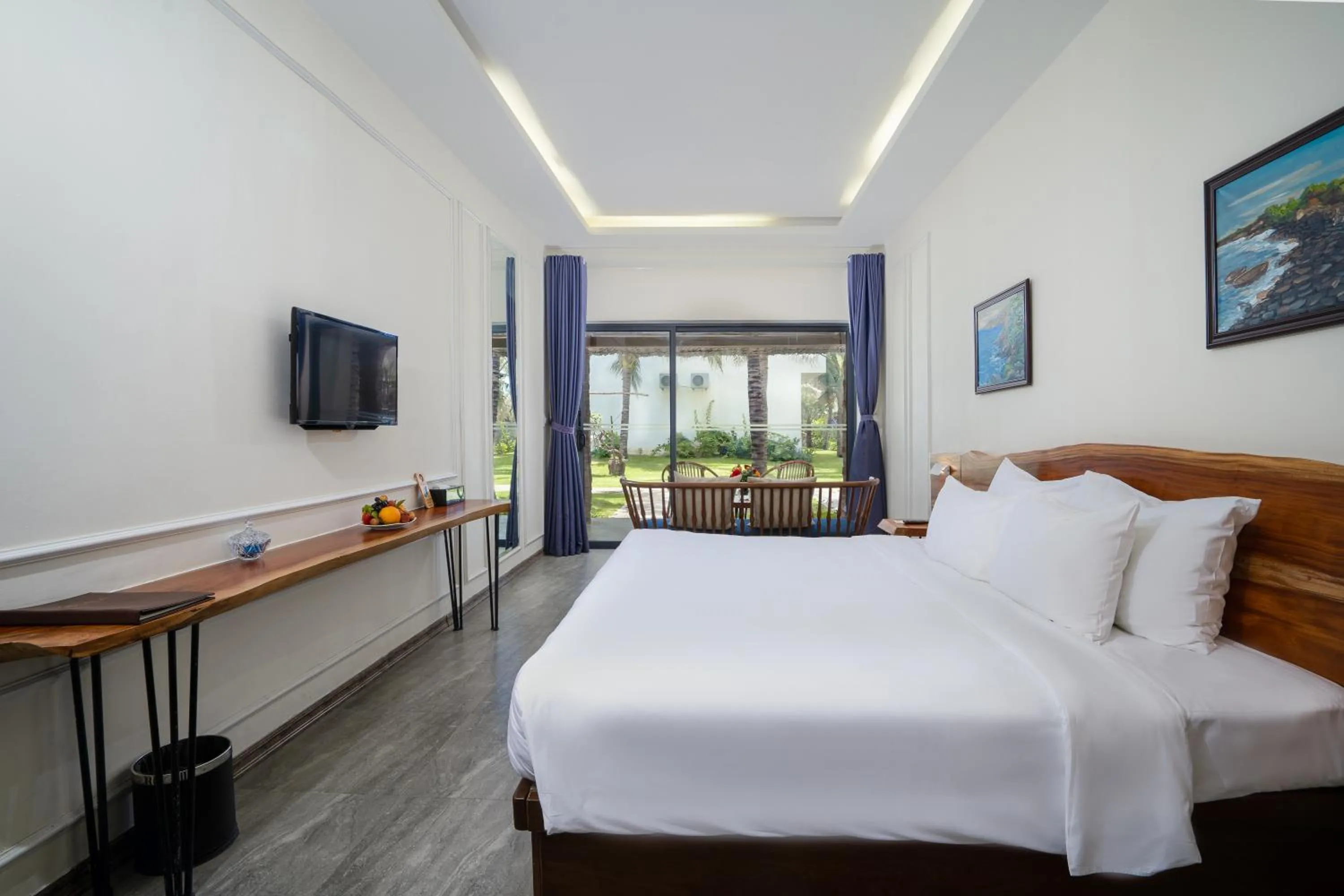 View (from property/room), Bed in Sala Tuy Hoa Beach Hotel