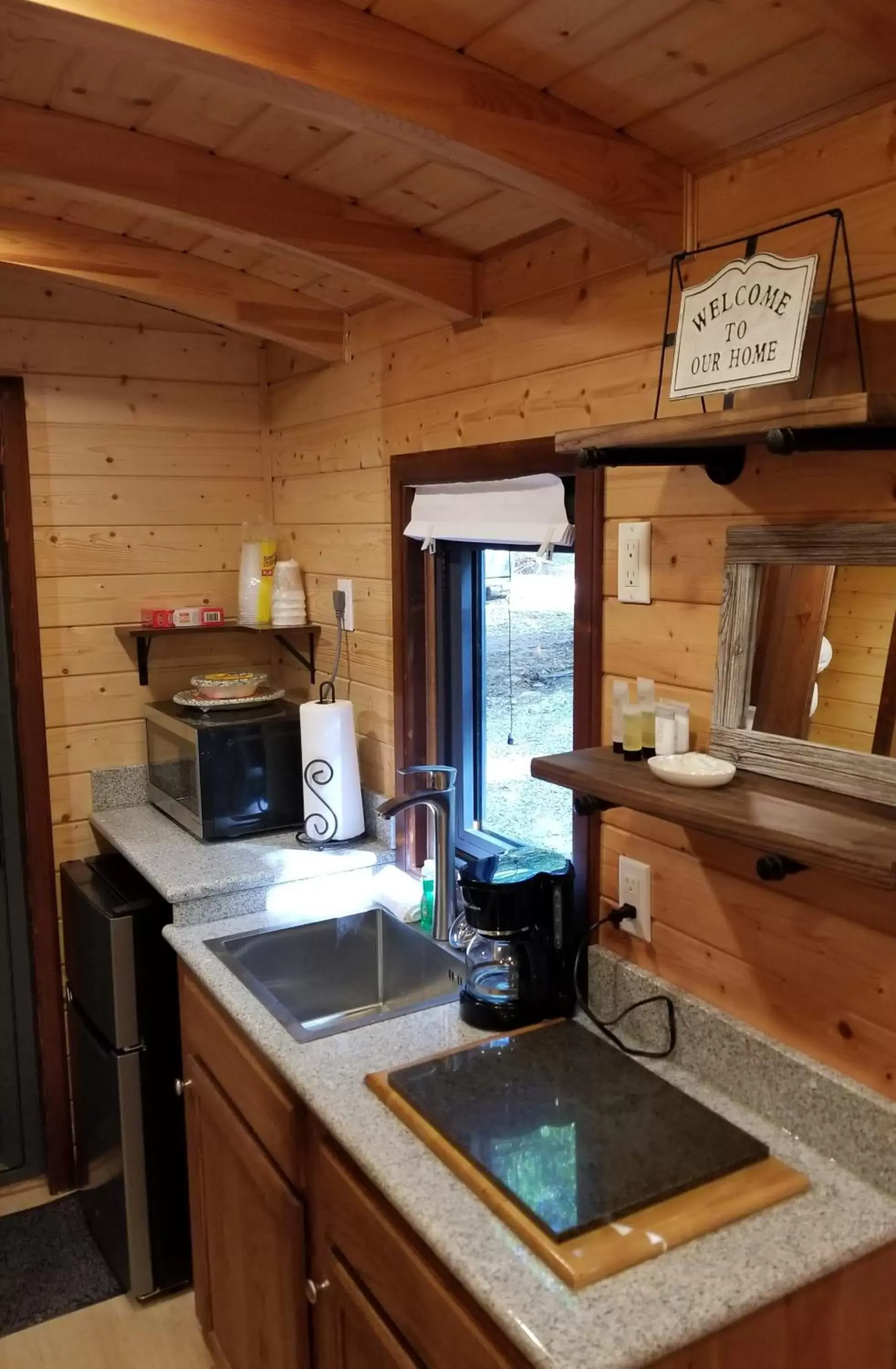 Kitchen or kitchenette, Kitchen/Kitchenette in Camptel Poconos Lodging