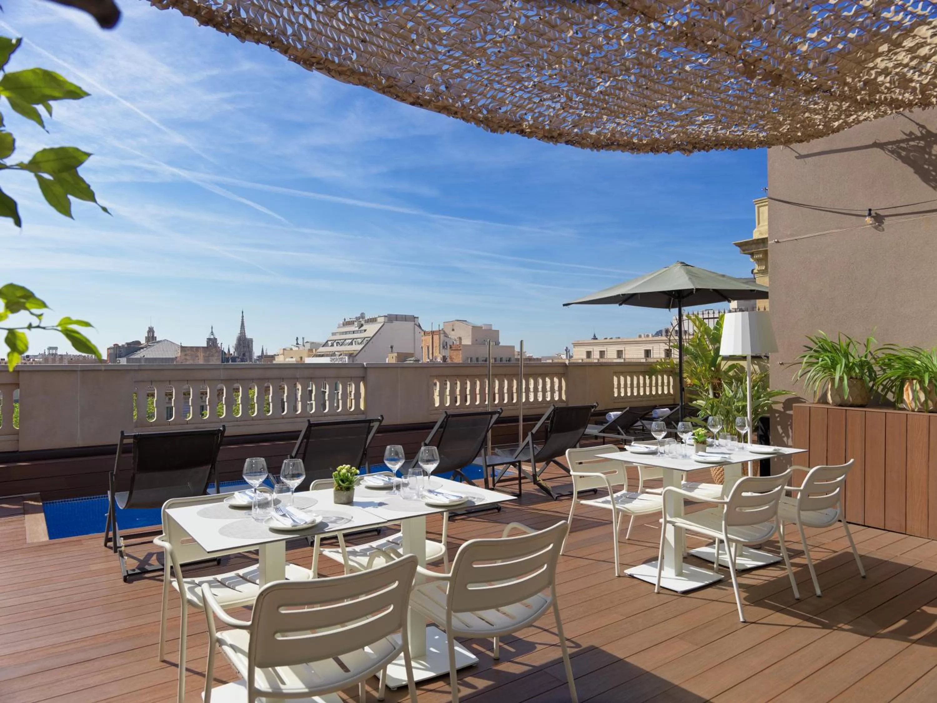 Restaurant/places to eat in H10 Urquinaona Plaza