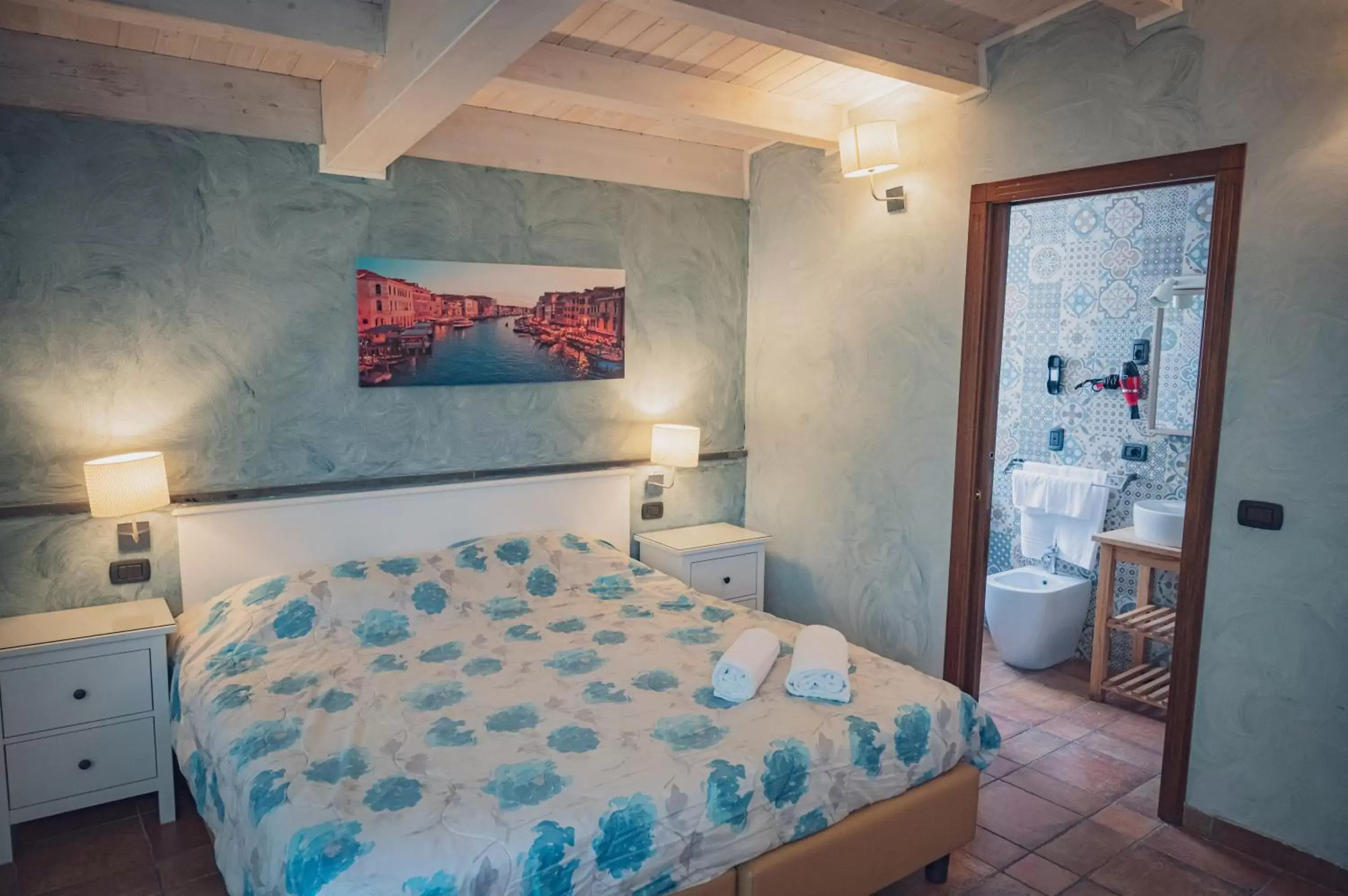Toilet, Bed in La Dimora del Faro