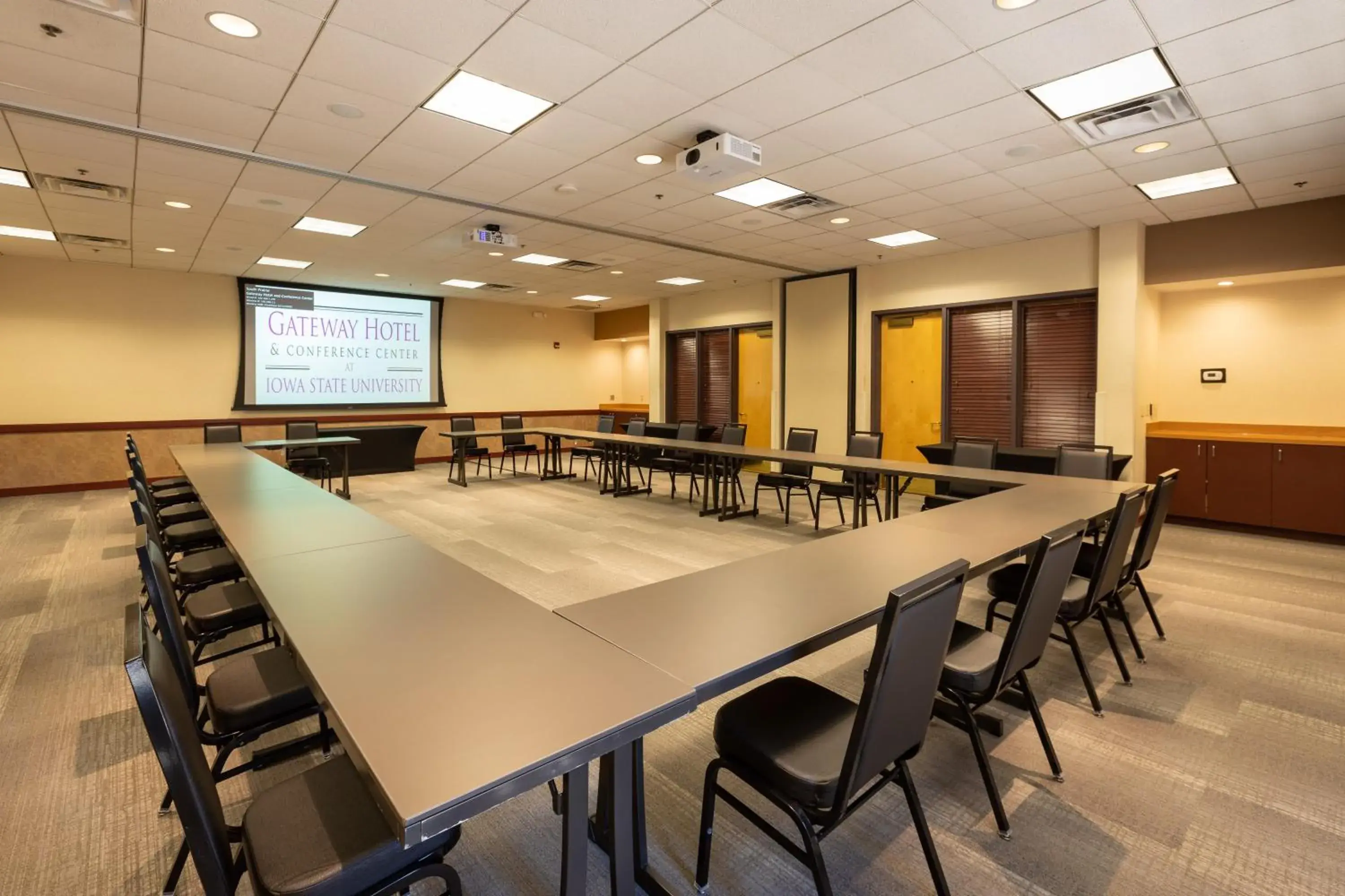 Meeting/conference room in Gateway Hotel and Conference Center