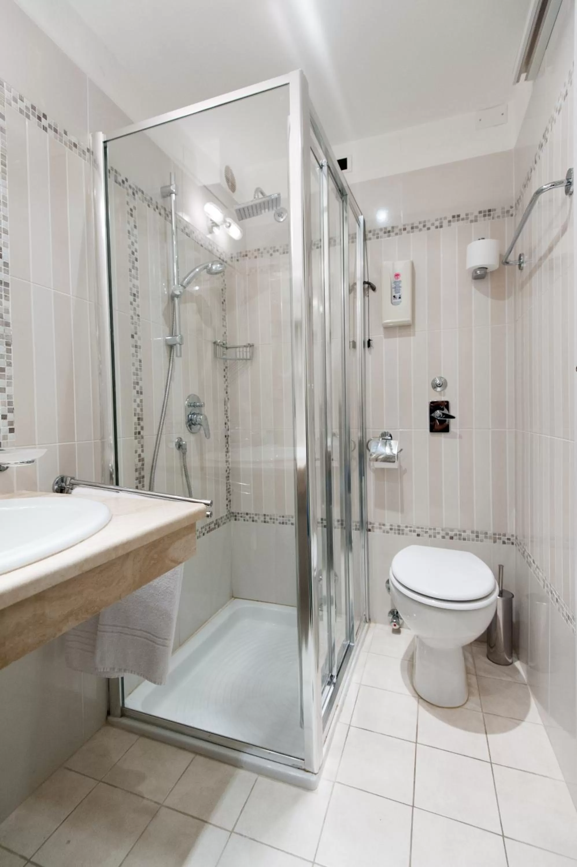 Bathroom in Hotel Flora