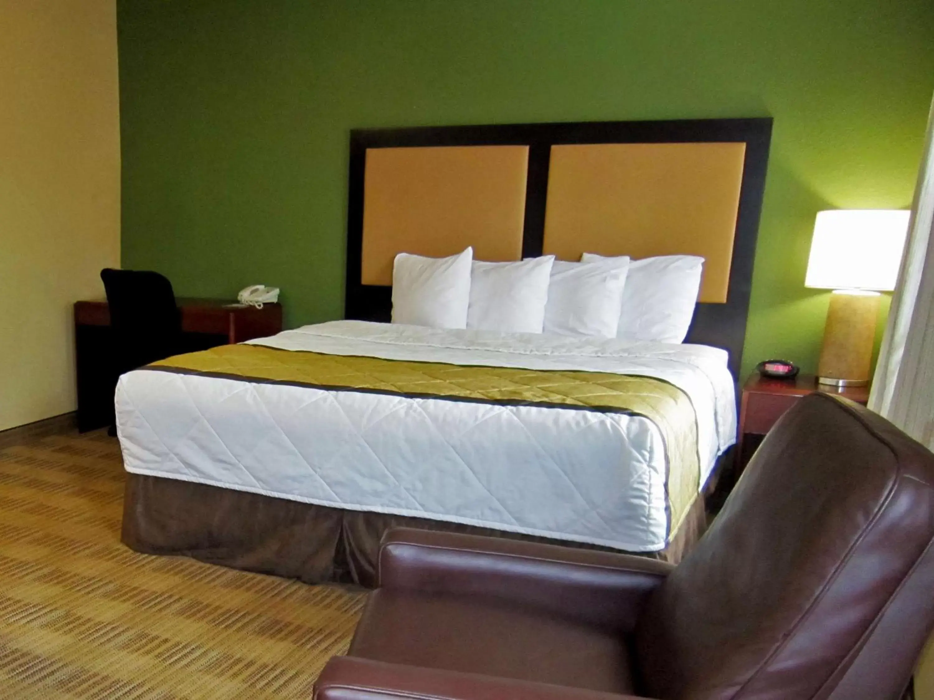 Bedroom, Bed in Extended Stay America Suites - Jacksonville - Deerwood Park