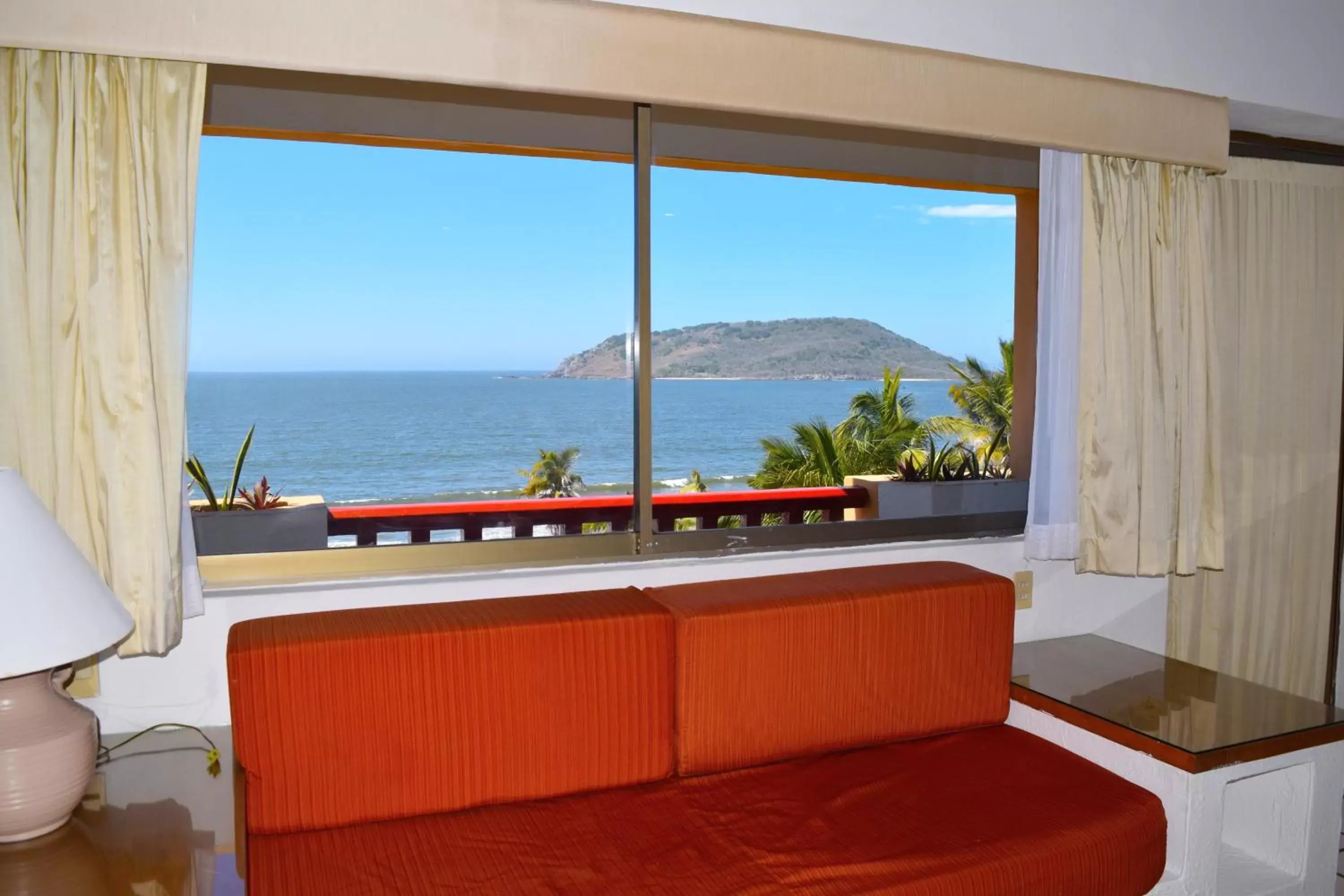 Living room in Costa de Oro Beach Hotel