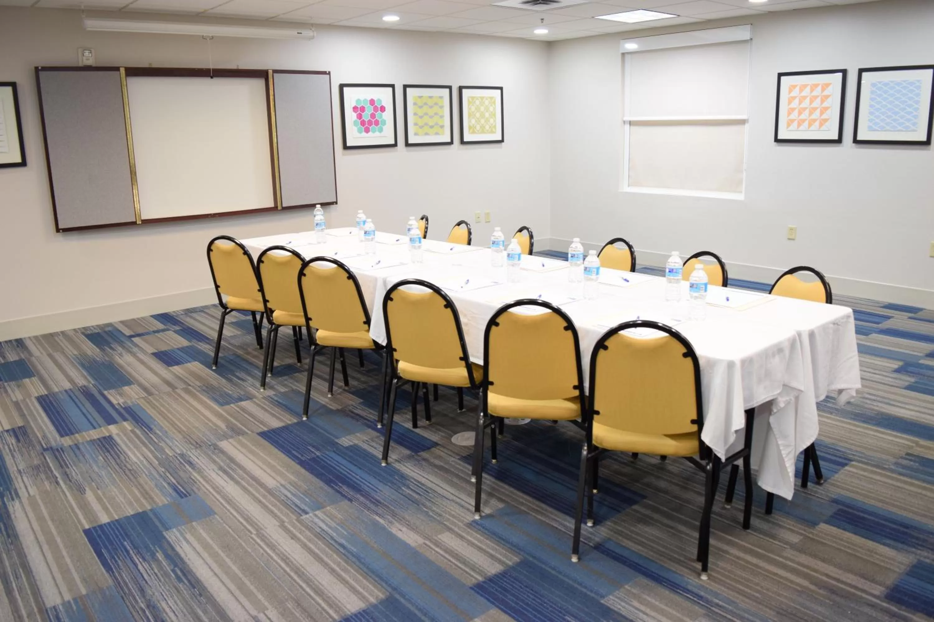 Meeting/conference room in Holiday Inn Express & Suites Pensacola West I-10 by IHG