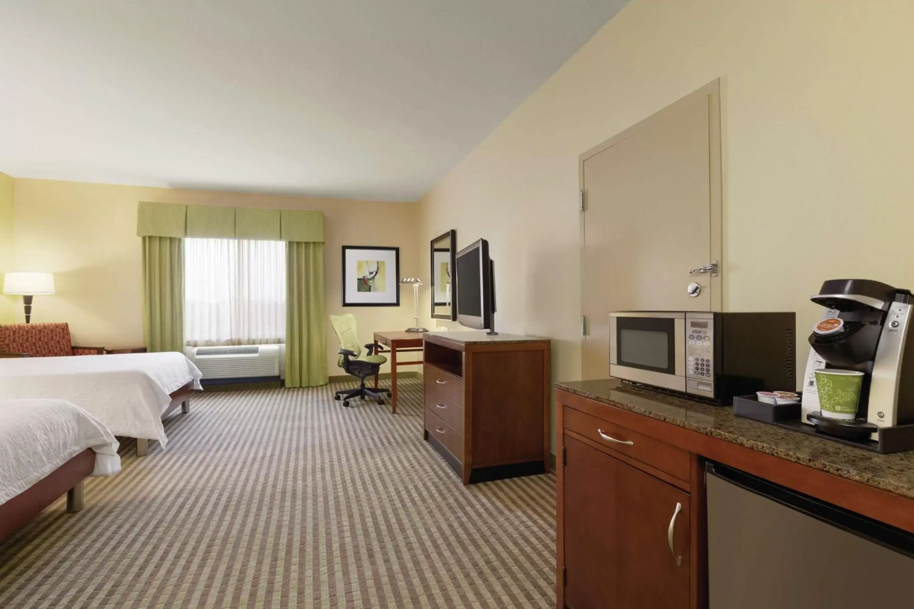 Bedroom, TV/Entertainment Center in Hilton Garden Inn Houston/Clear Lake NASA