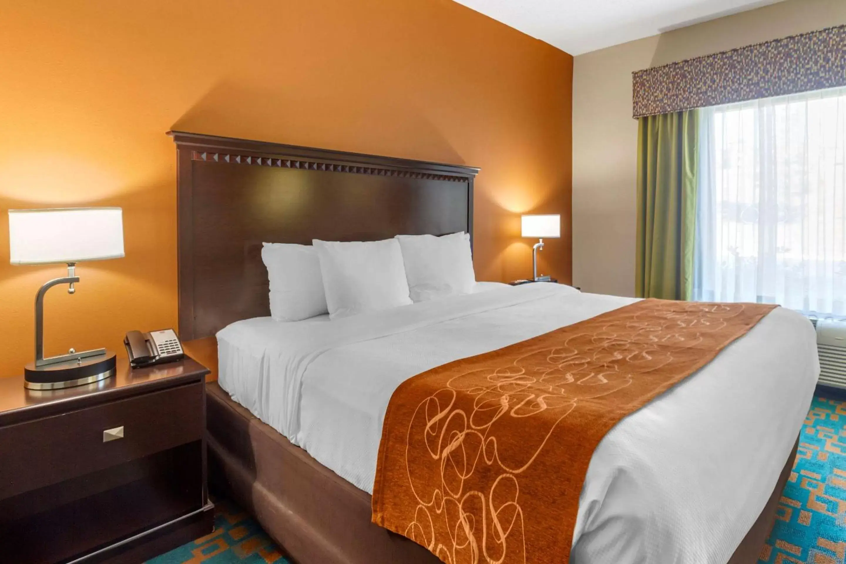 Bedroom, Bed in Comfort Suites Knoxville West - Farragut