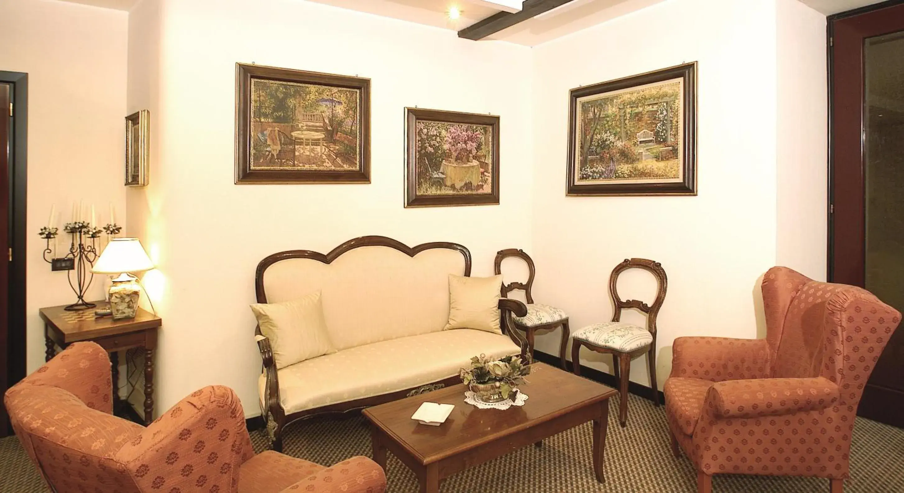 Business facilities, Seating Area in Balletti Palace Hotel