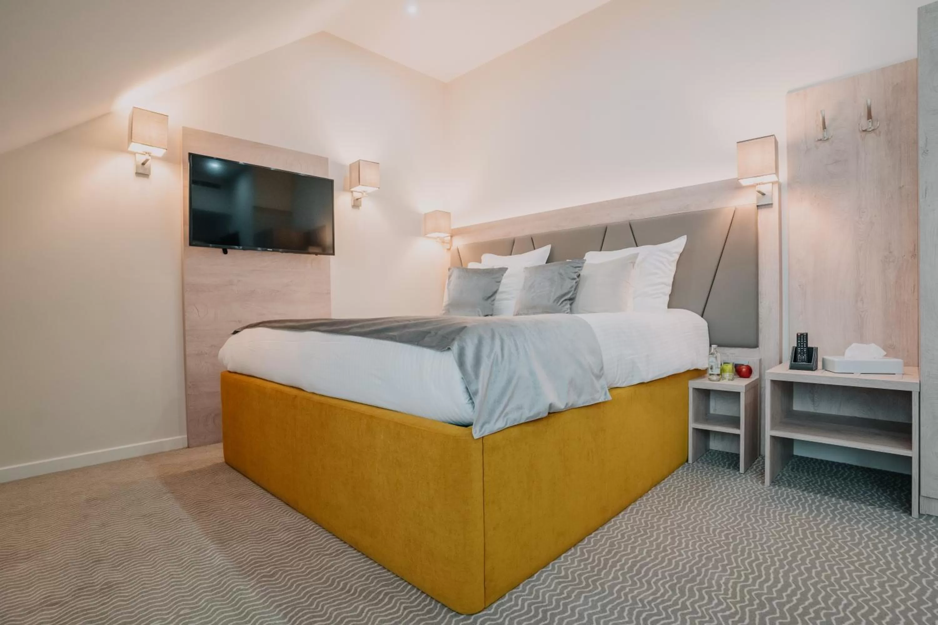 Photo of the whole room, Bed in Hôtel Concorde