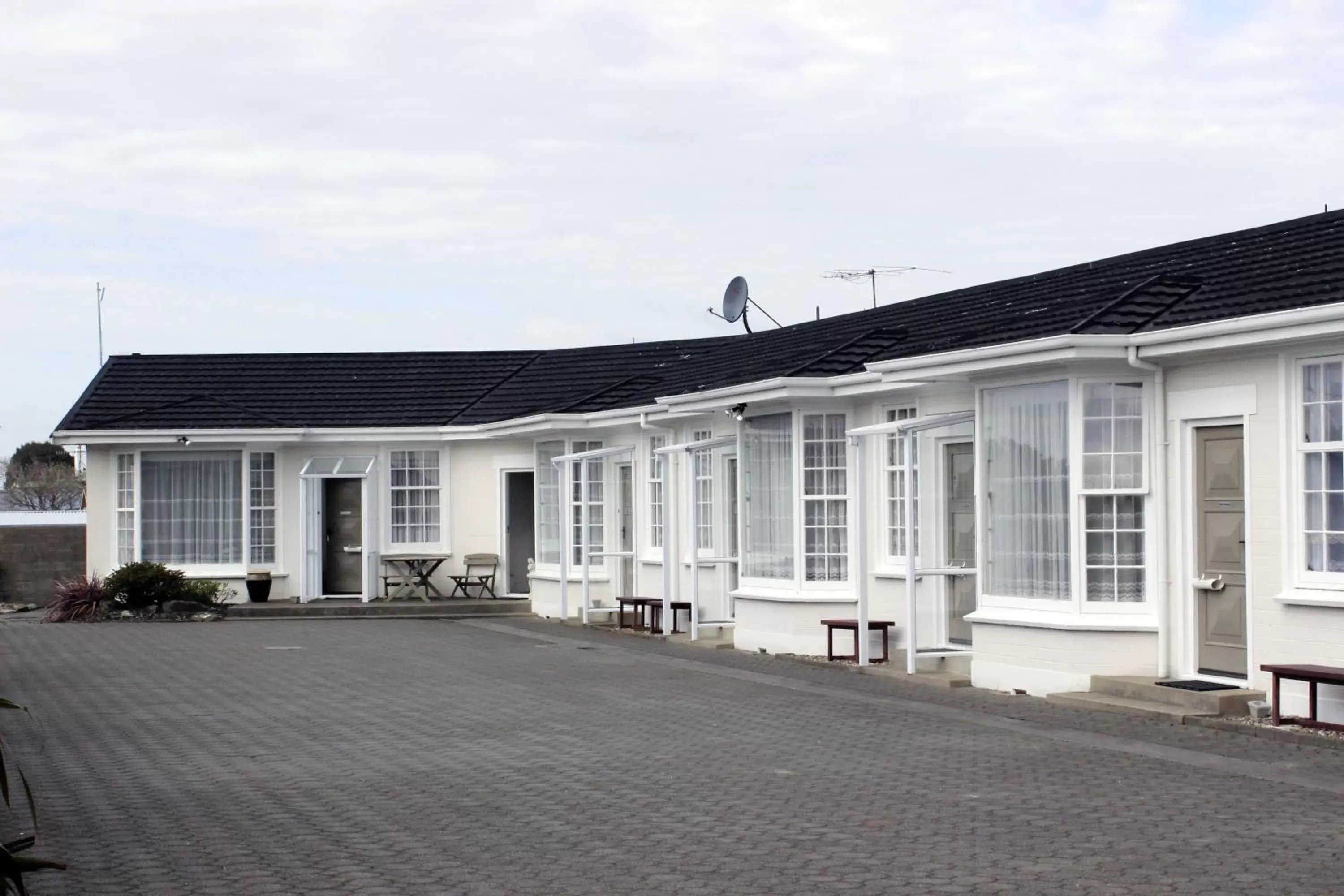 Area and facilities, Property Building in Colonial Motel