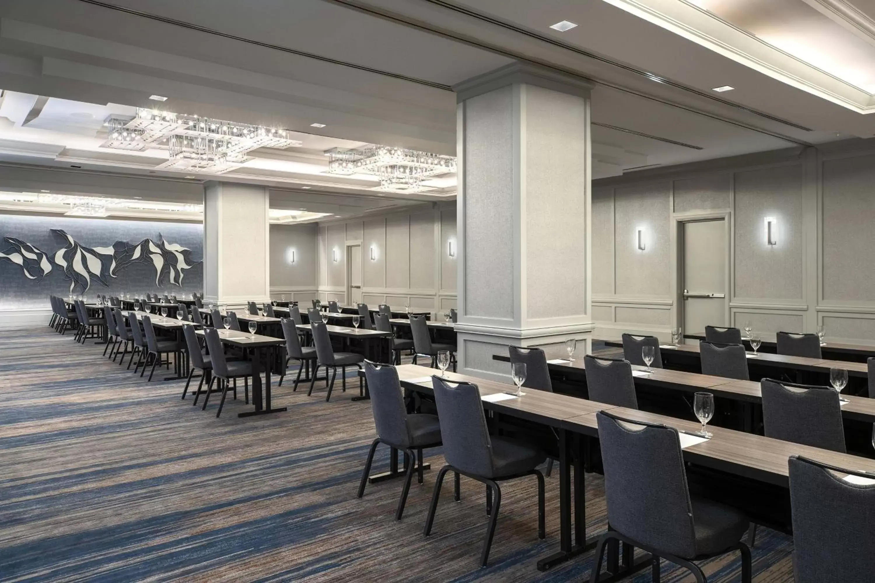 Meeting/conference room, Restaurant/Places to Eat in The Westin Chicago River North