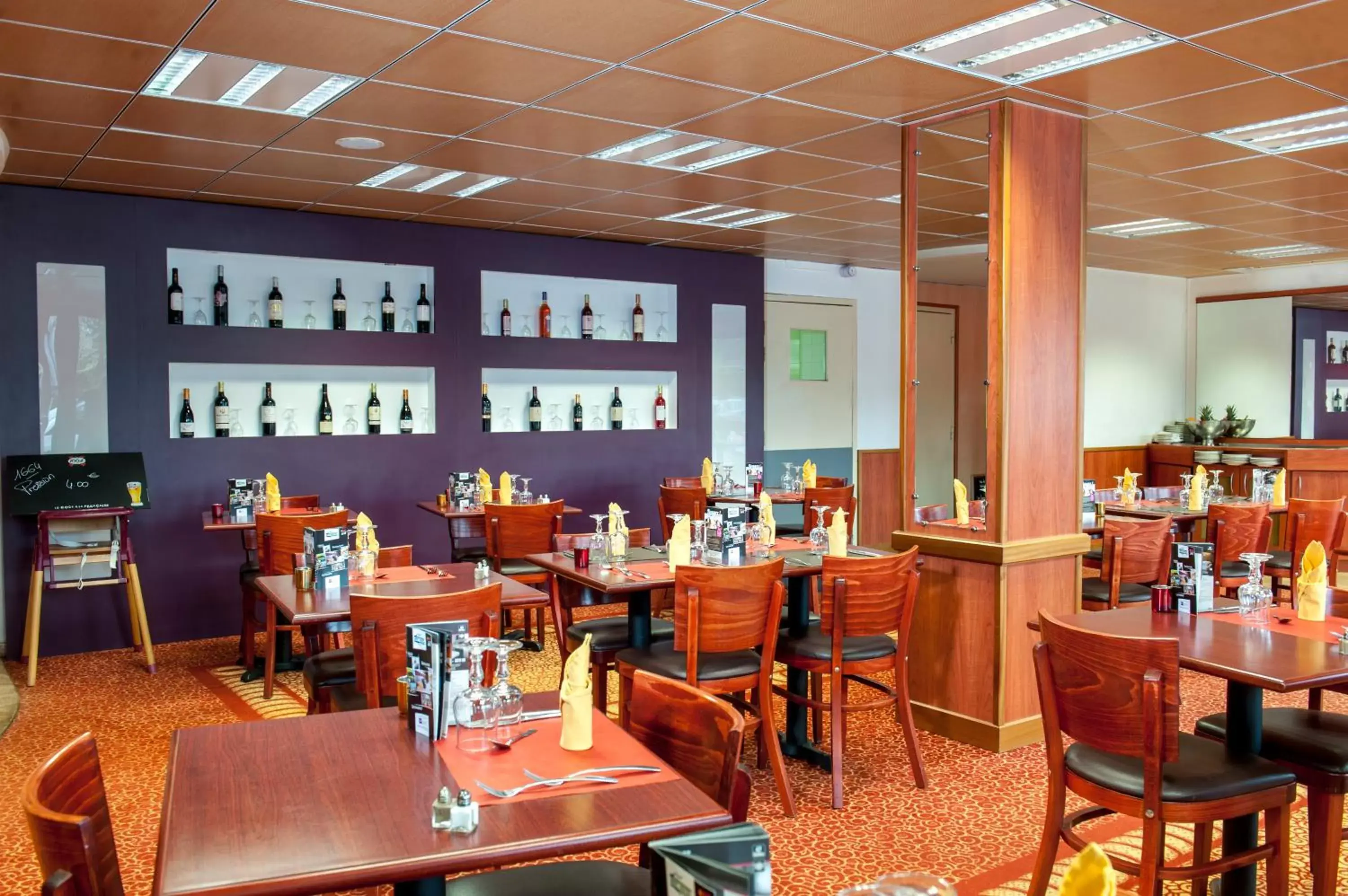 Lounge or bar, Restaurant/Places to Eat in Brit Hotel Agen - L'Aquitaine