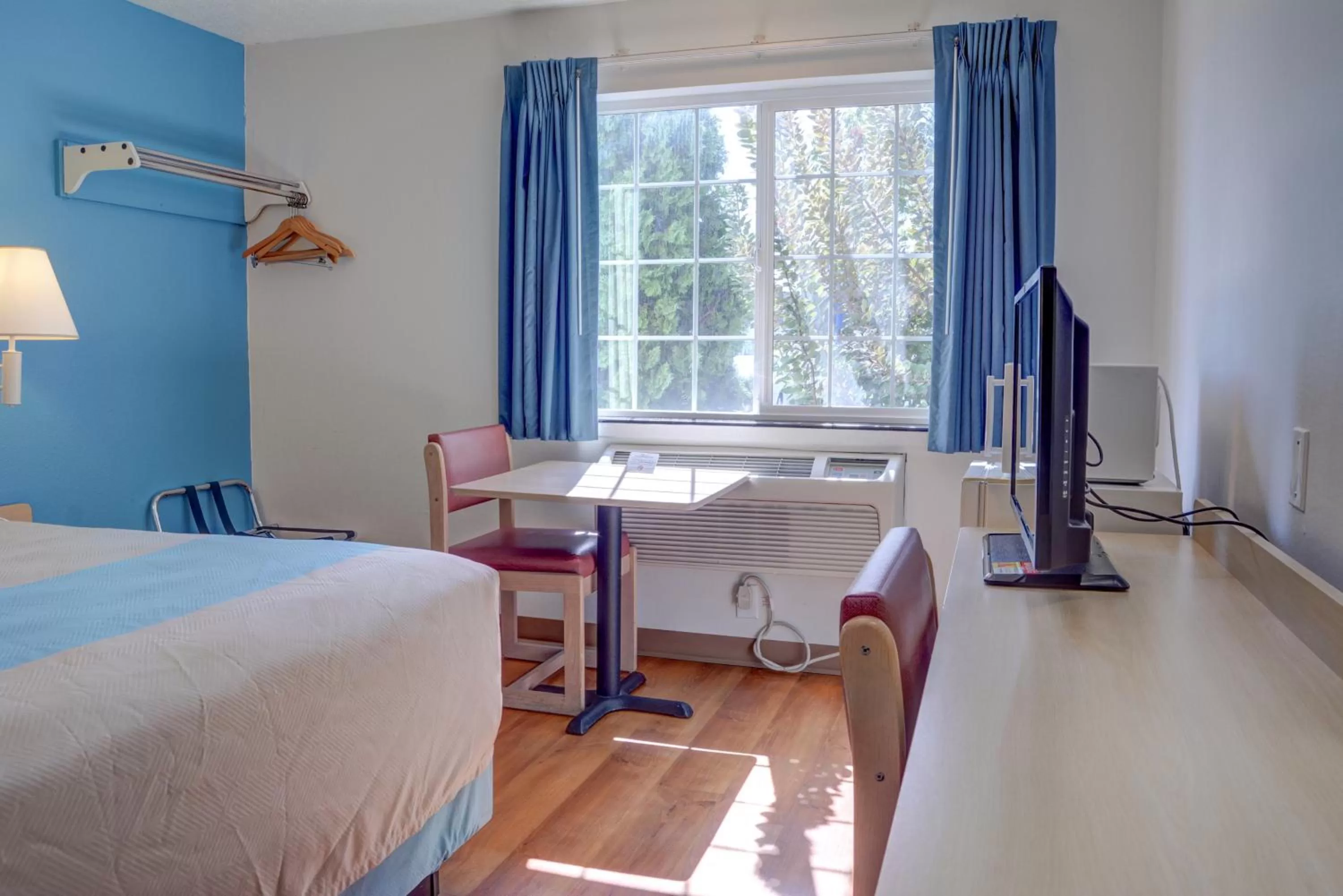 Bedroom, Bed in Motel 6-The Dalles, OR