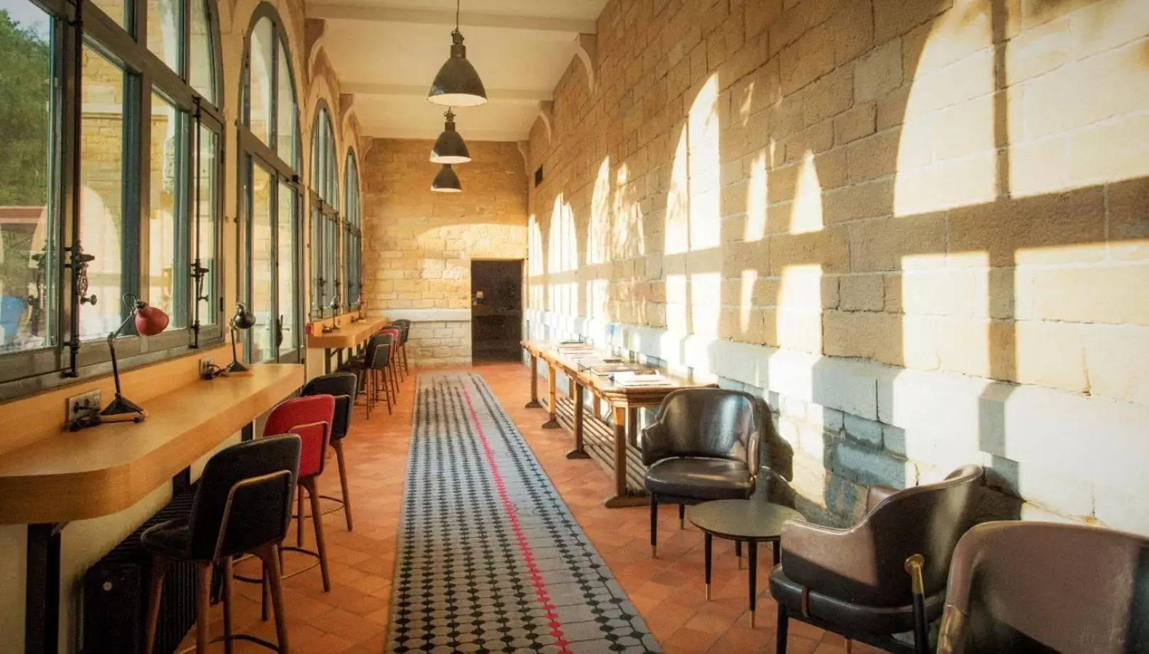 Seating area, Lounge/Bar in Fourvière Hôtel