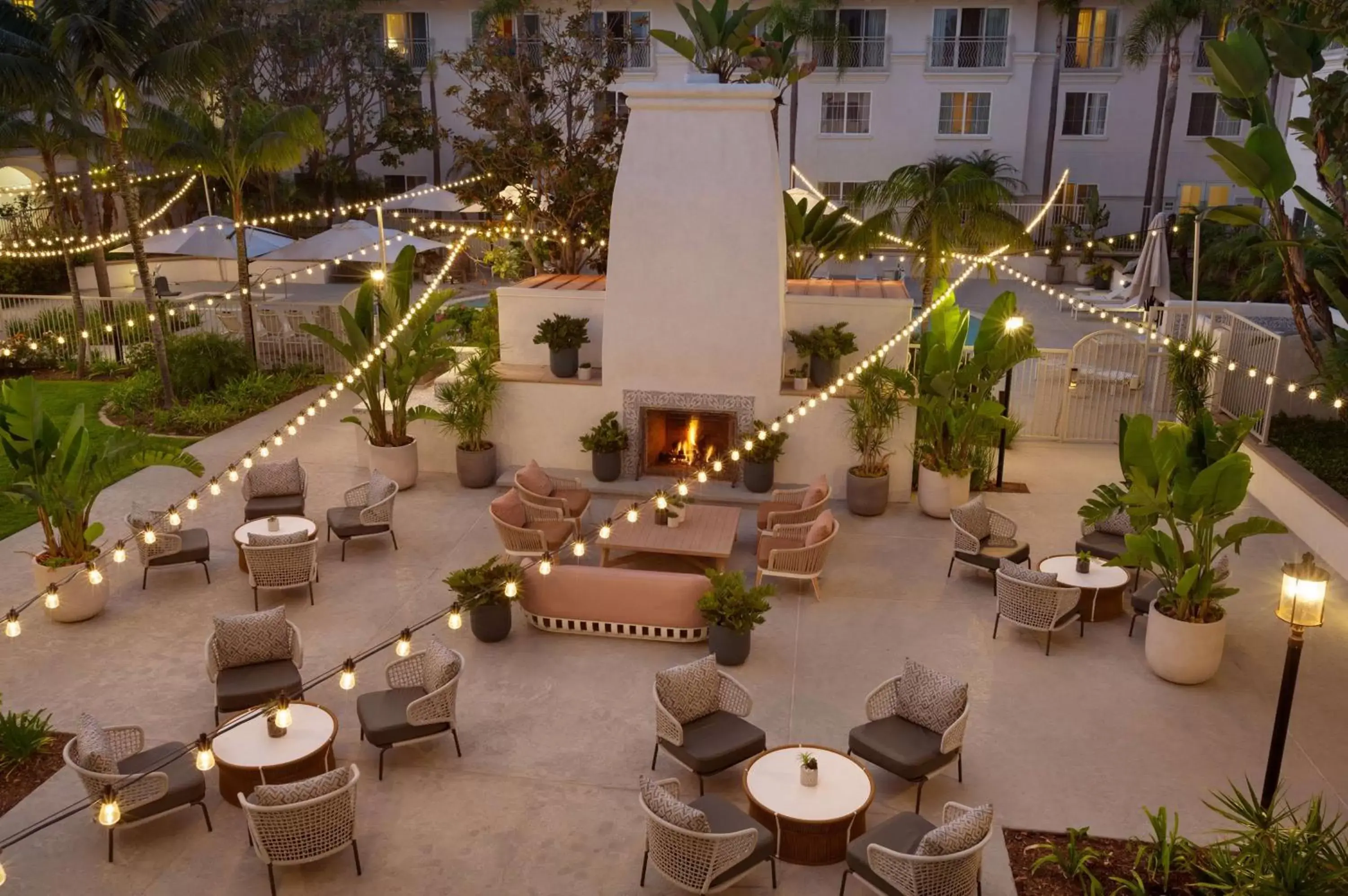 Lounge or bar, Restaurant/Places to Eat in Hilton Garden Inn Carlsbad Beach