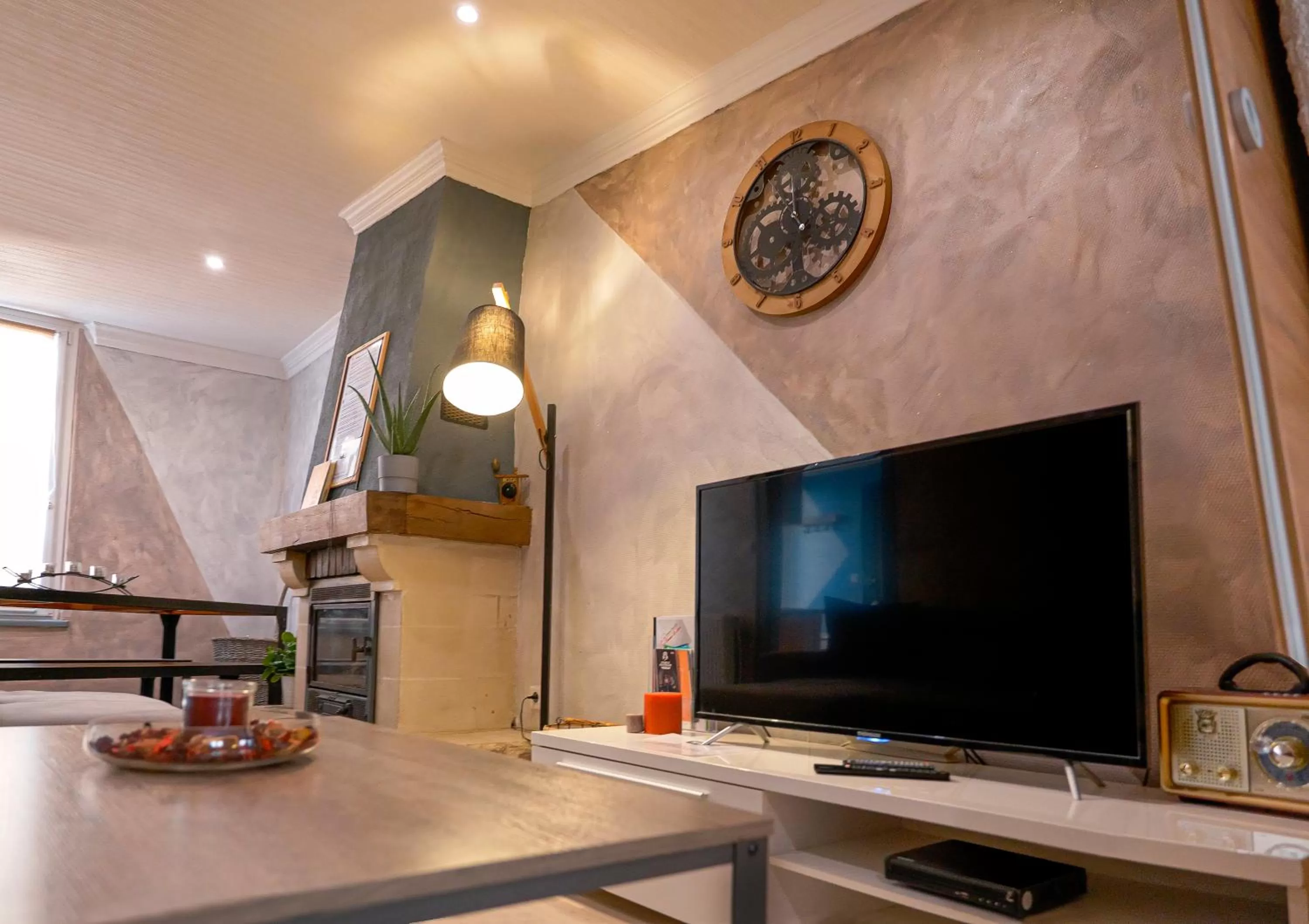 Living room, TV/Entertainment Center in Chambre d'hôte et gîte chez Thomas et John