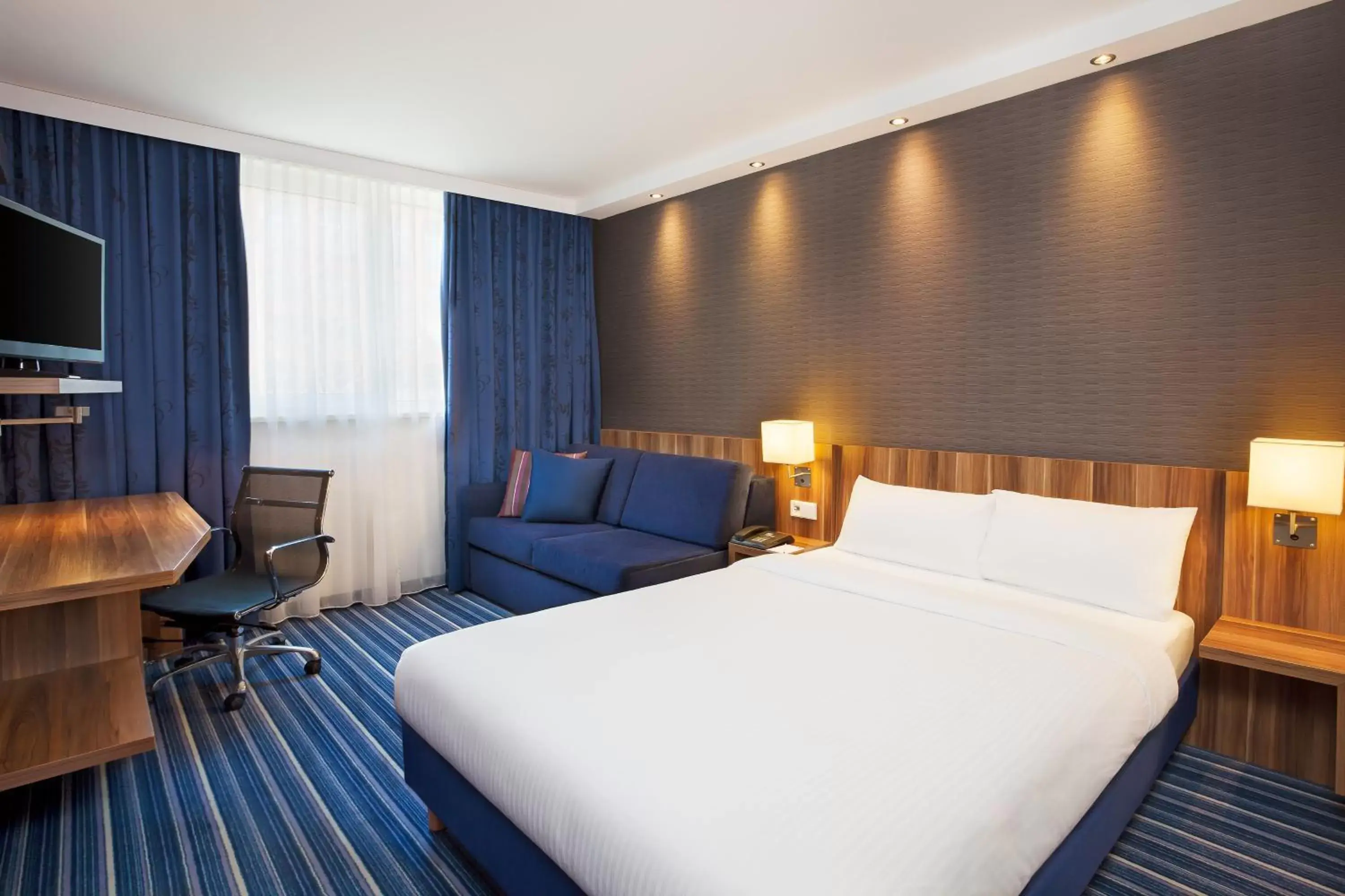 Photo of the whole room, Bed in Holiday Inn Express Augsburg, an IHG Hotel