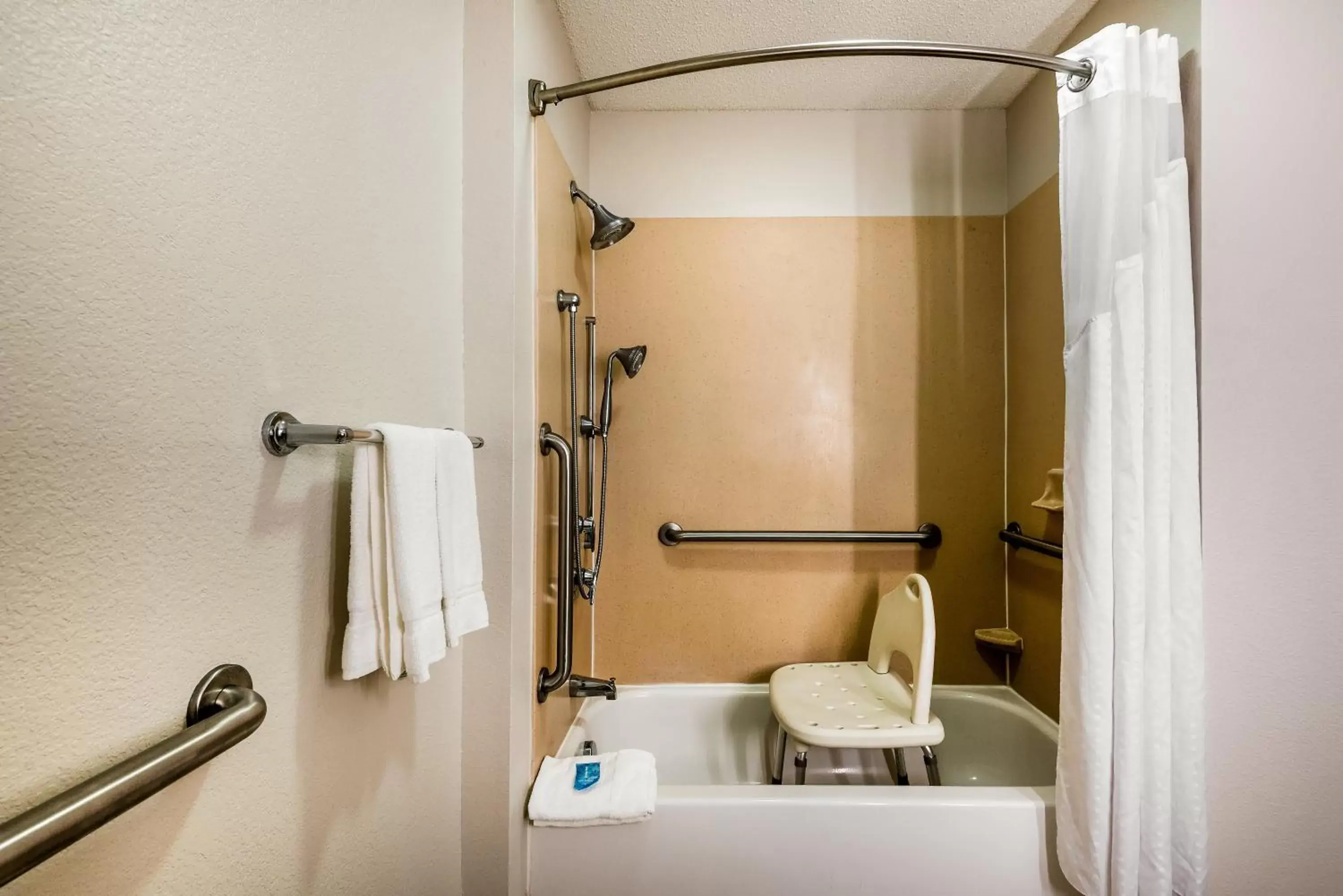 Photo of the whole room, Bathroom in Holiday Inn Express Charlotte West - Gastonia, an IHG Hotel