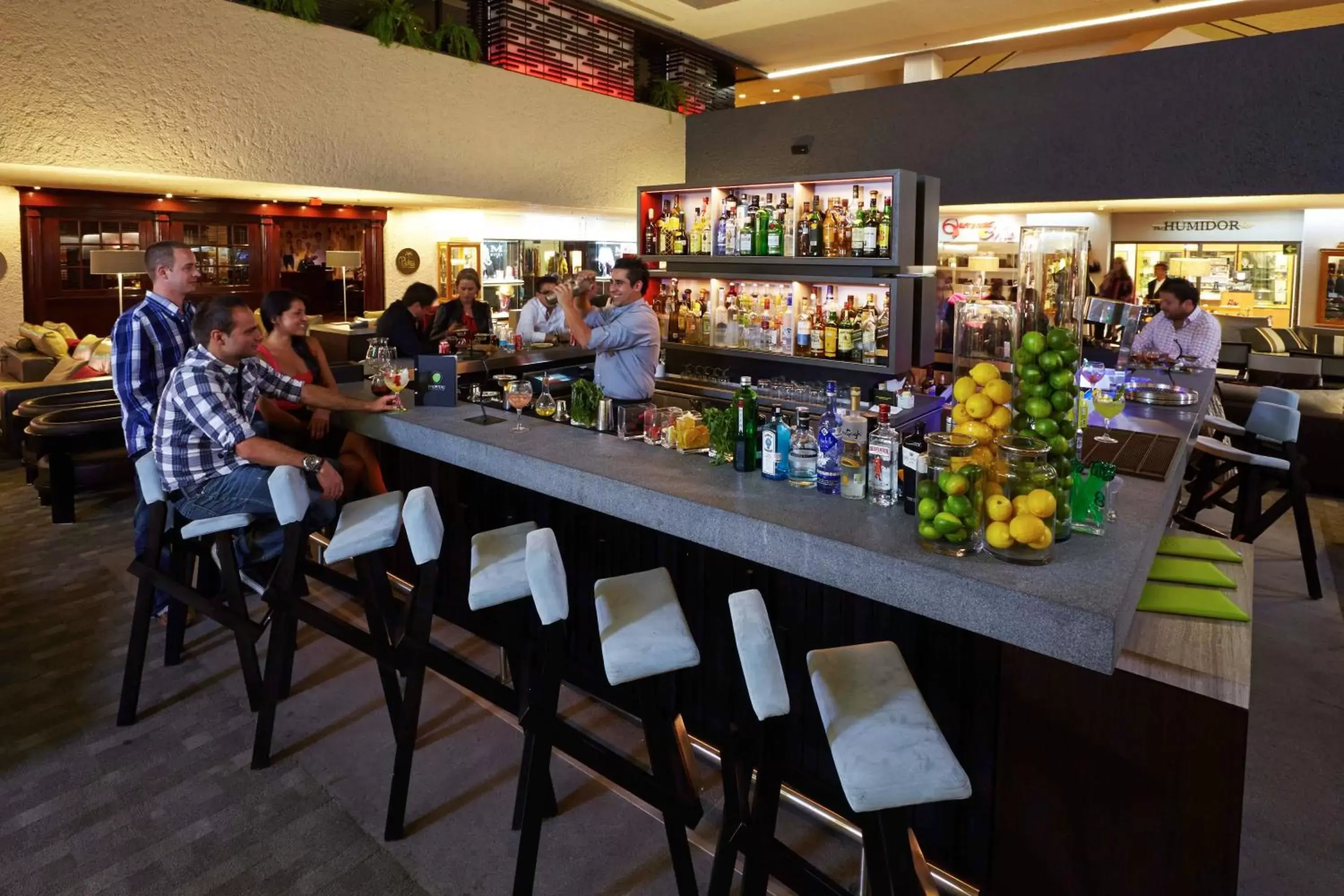 Lounge or bar in InterContinental Presidente Mexico City, an IHG Hotel