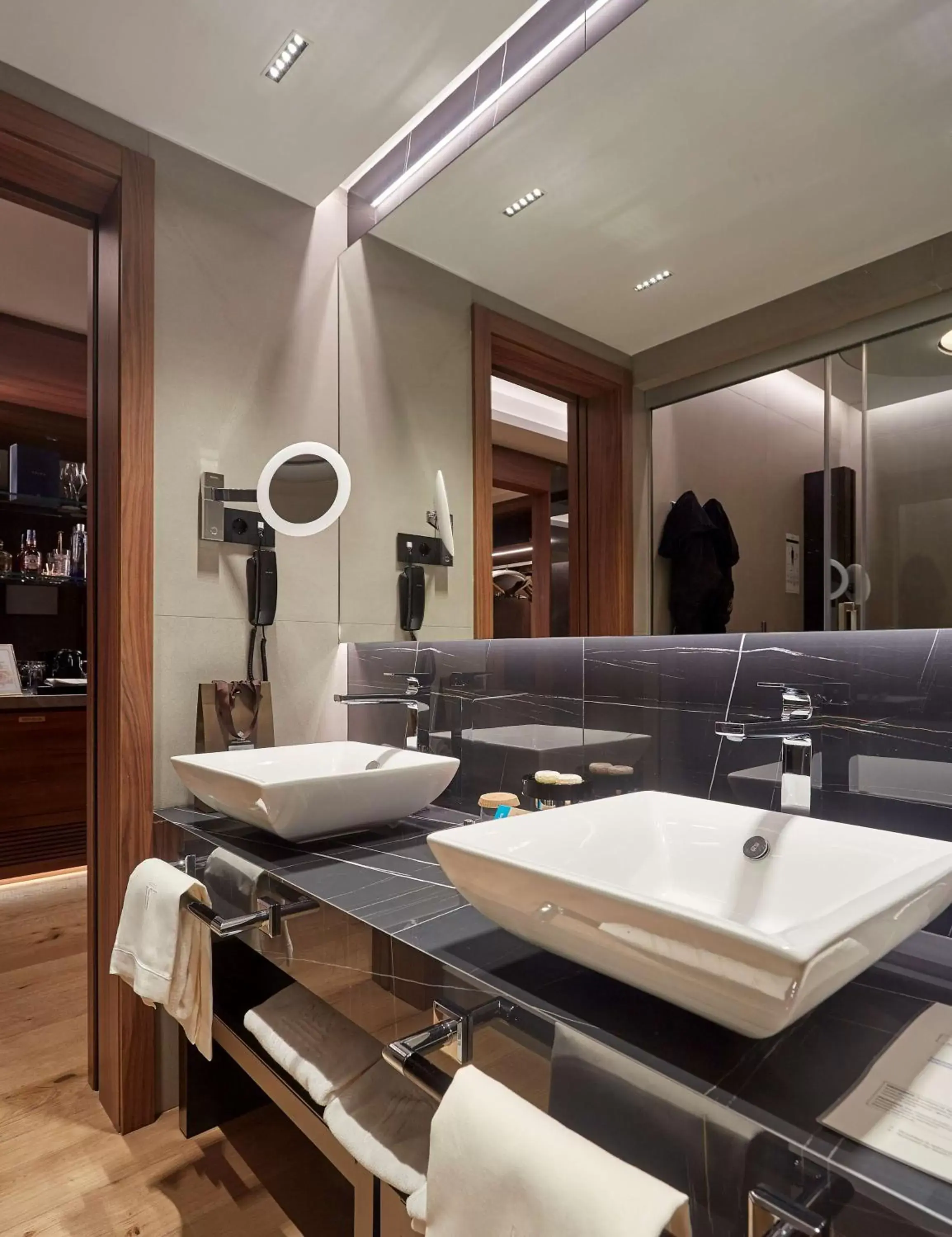 Photo of the whole room, Bathroom in Wellington Hotel & Spa Madrid