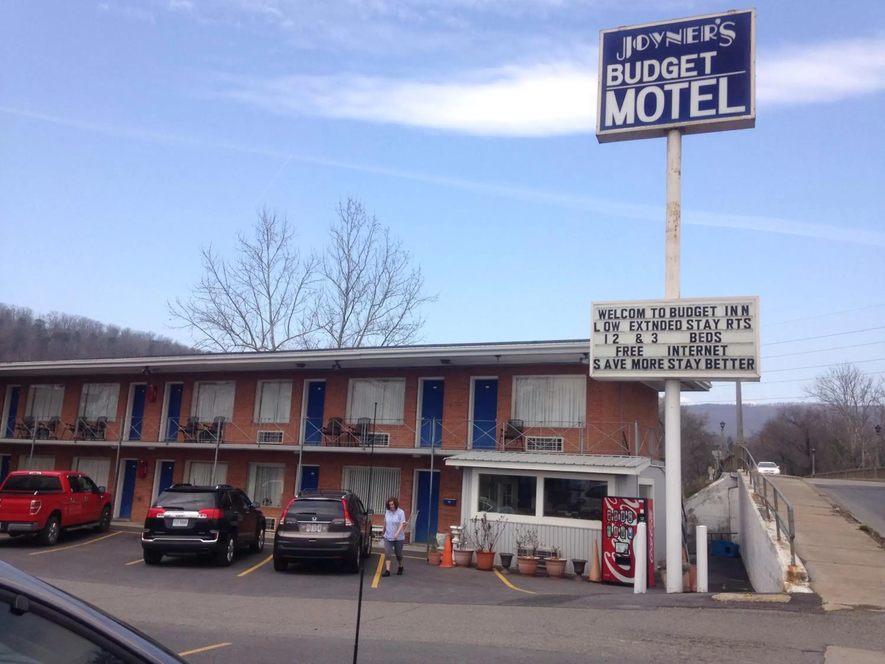 Facade/entrance, Property Building in Budget Inn near WestRock