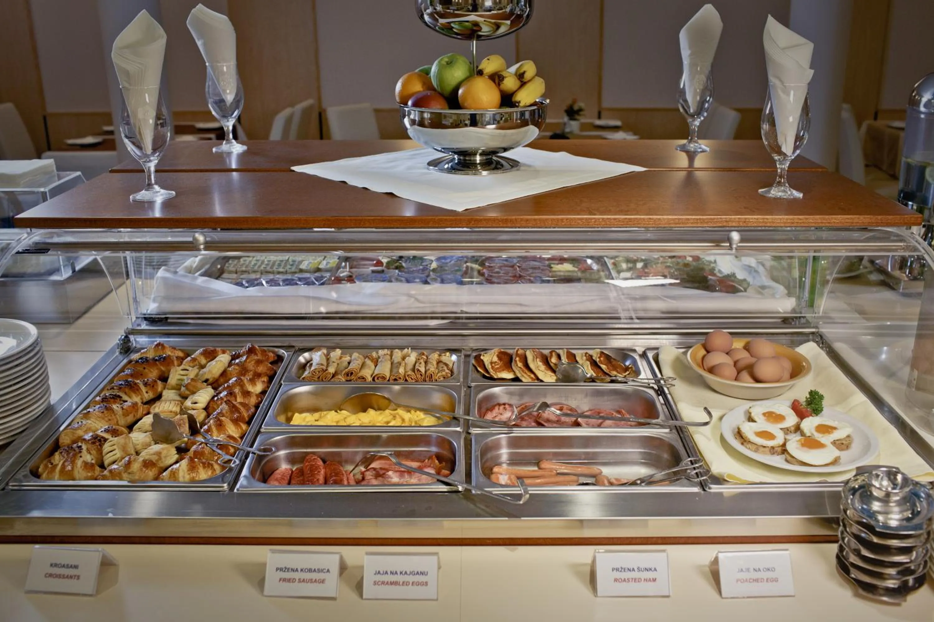 Restaurant/places to eat in Hotel Central