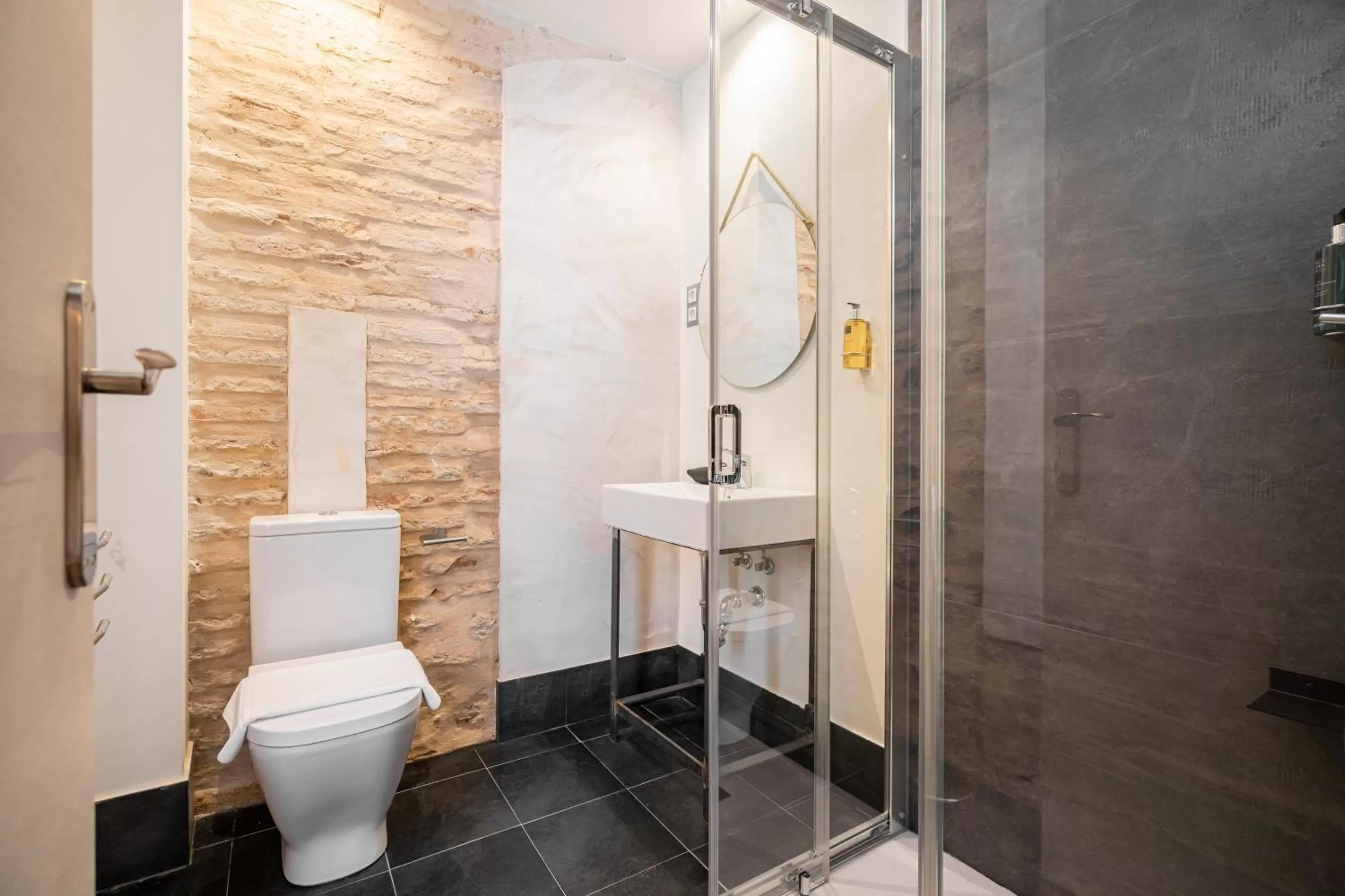 Bathroom in Dobo Azacanes Hostal