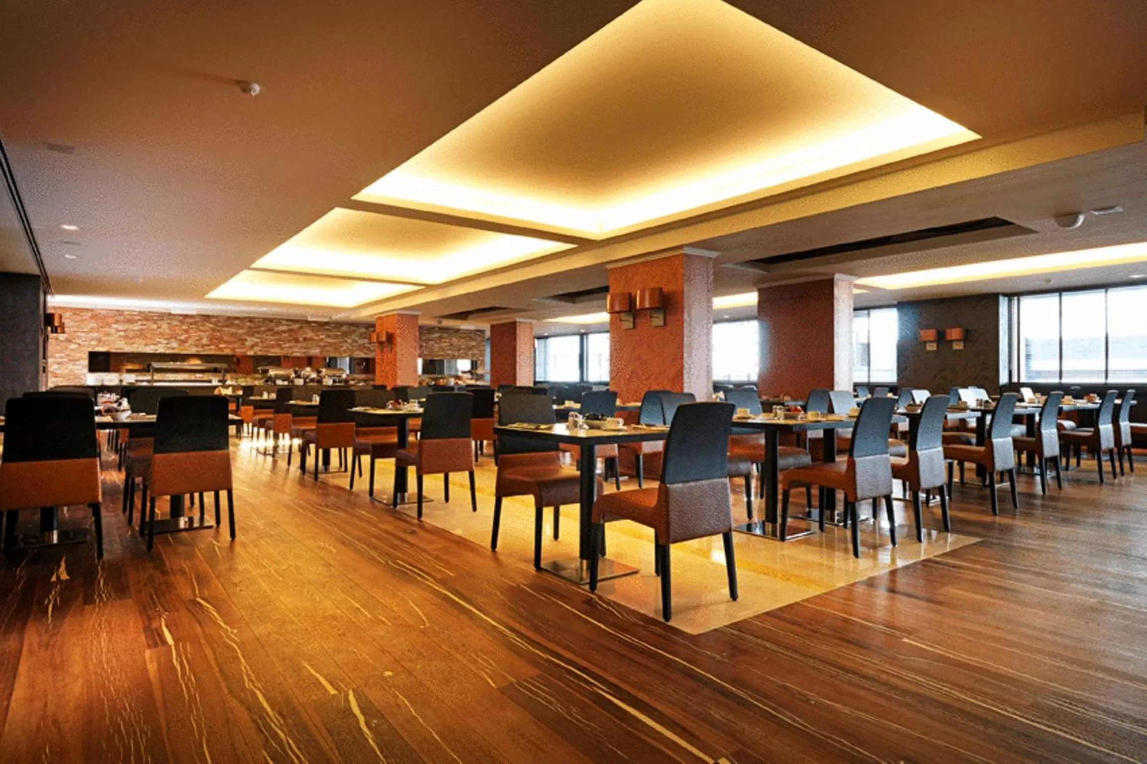 Restaurant/places to eat in Hyllit Hotel