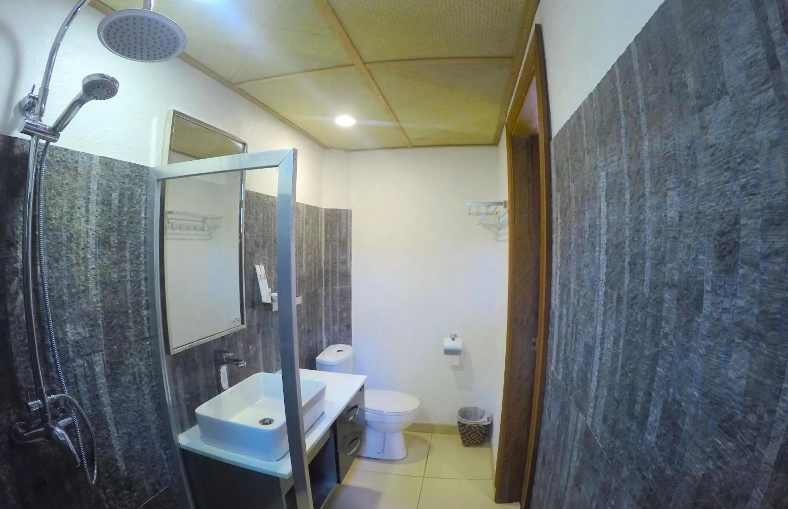 Shower, Bathroom in Chindonan Dive Resort