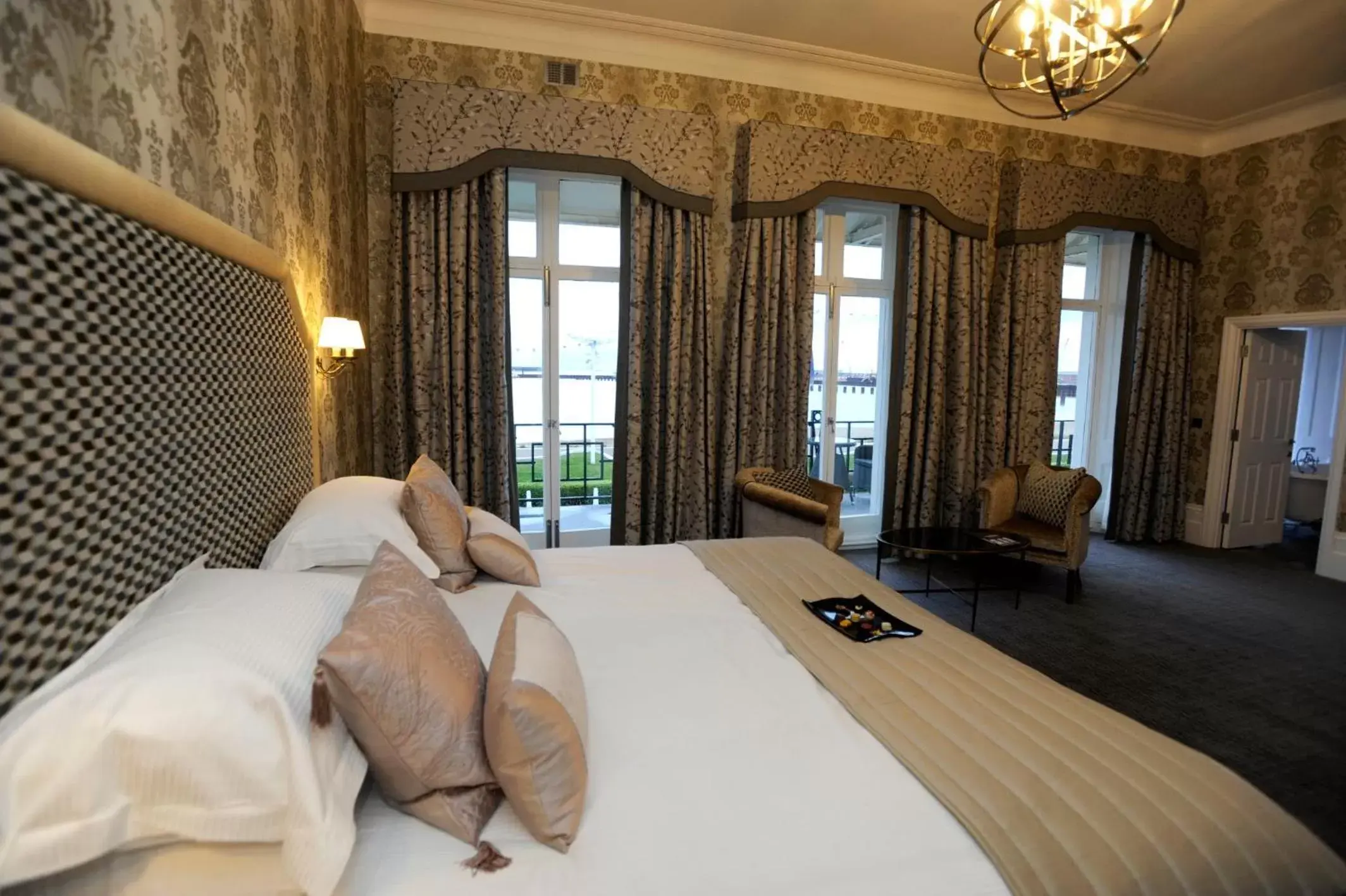Balcony/Terrace, Bed in Best Western Premier Dover Marina Hotel & Spa