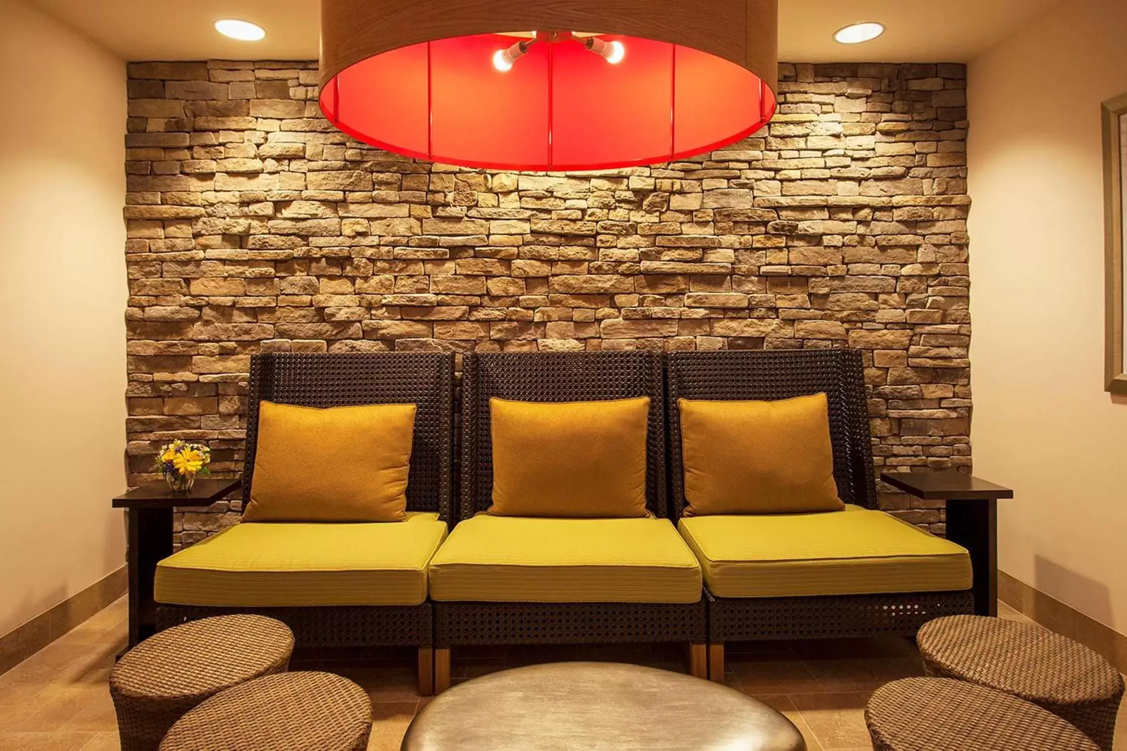 Lounge or bar, Seating Area in Hilton Garden Inn Valley Forge/Oaks