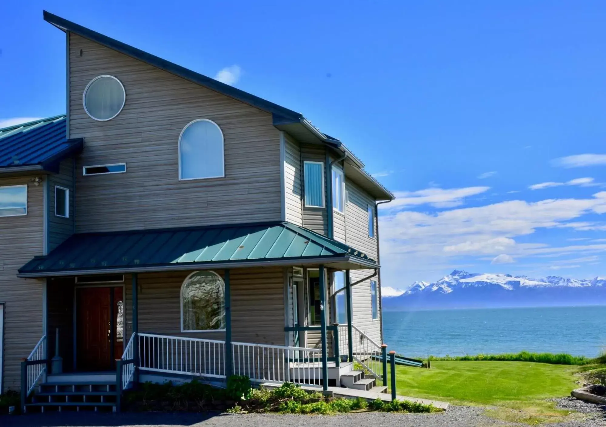 Property Building in Driftwood Inn