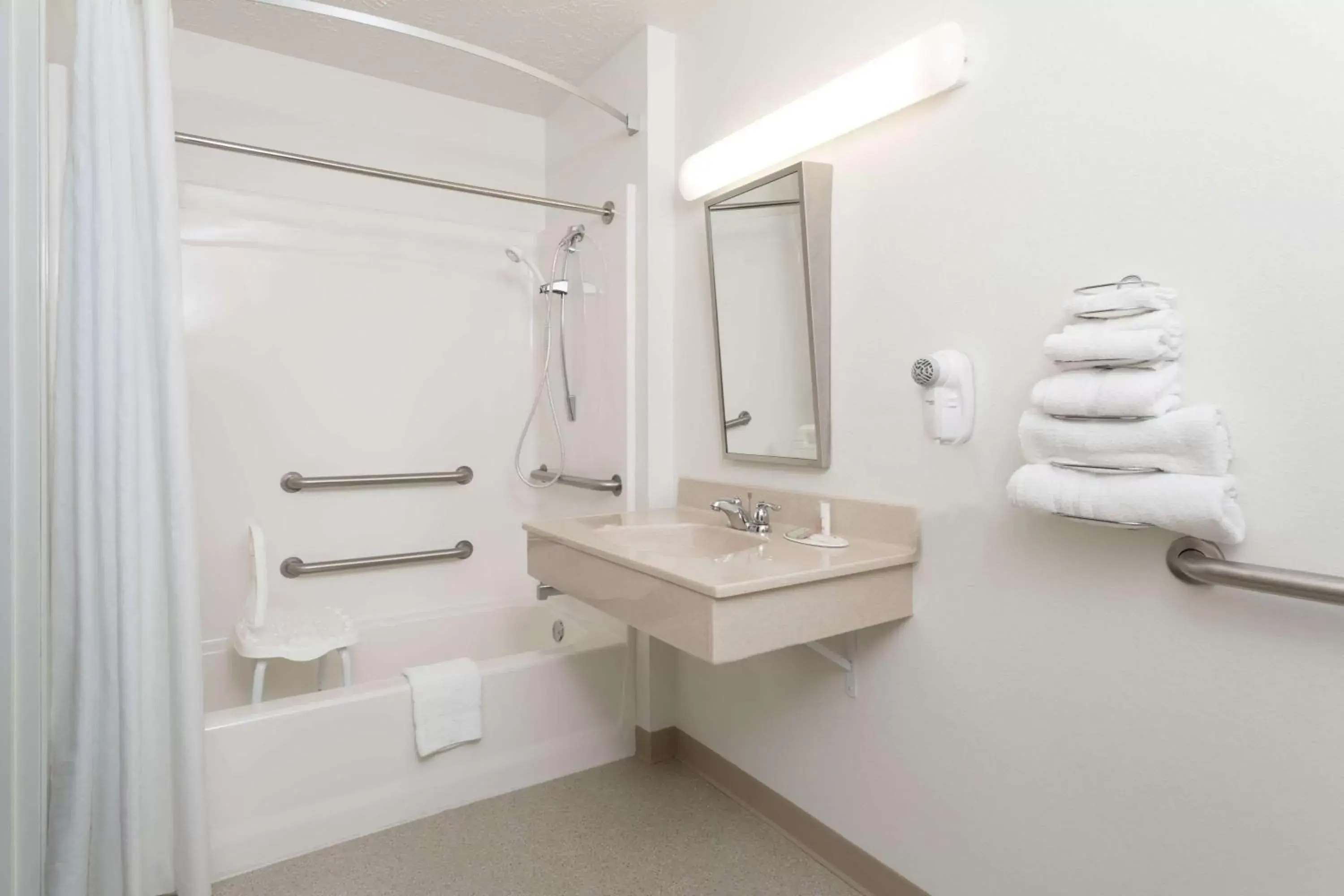 King Studio Suite - Non-Smoking in Super 8 by Wyndham Alma King Studio Suite - Non-Smoking in Super 8 by Wyndham Alma