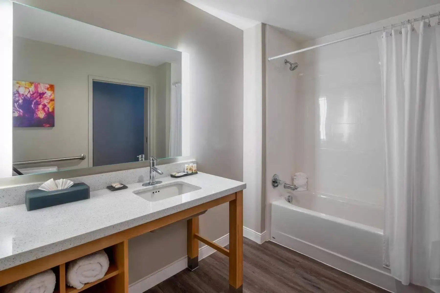Bathroom in La Quinta Inn & Suites by Wyndham Wisconsin Dells- Lake Delton