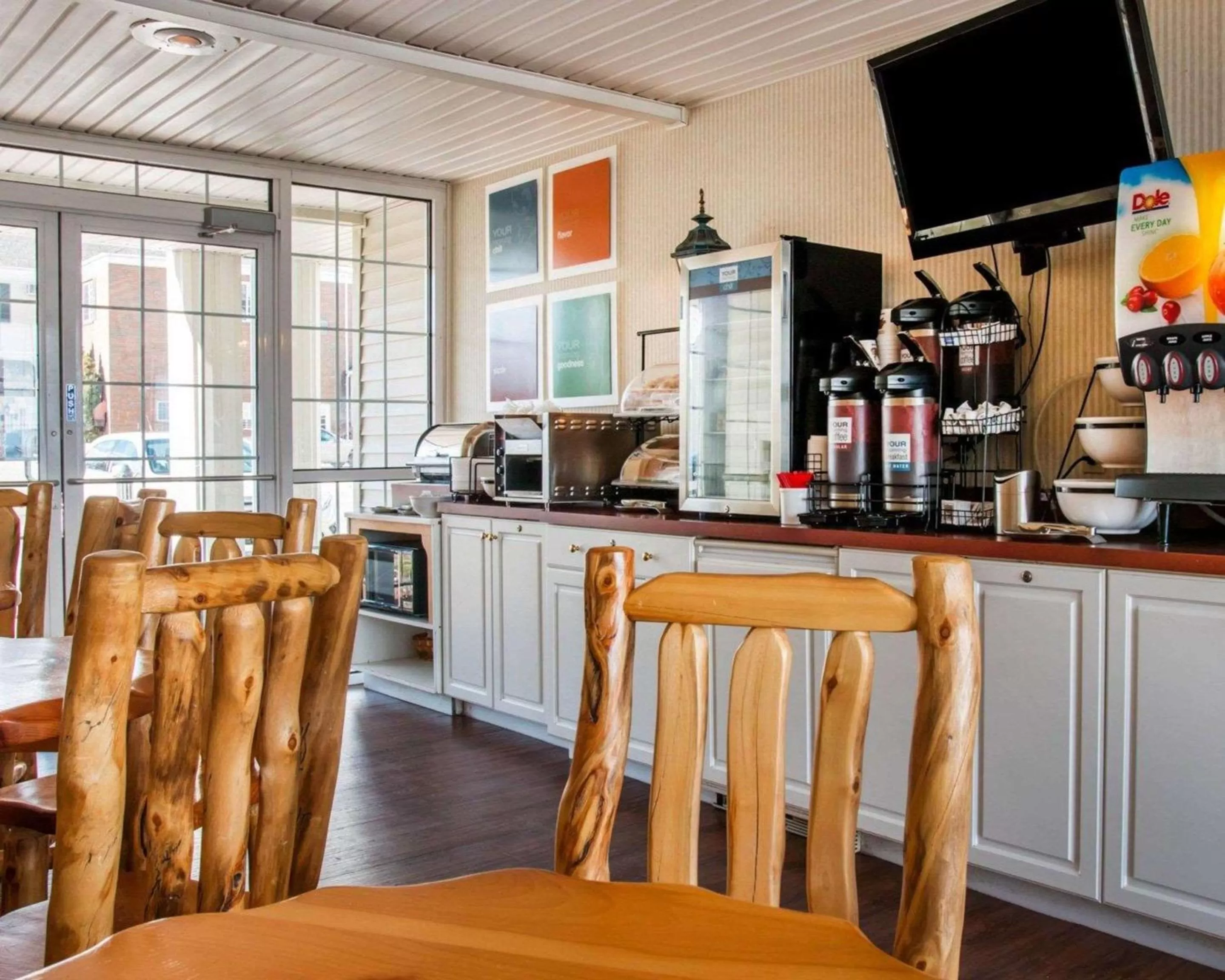 Restaurant/places to eat in Comfort Inn Lakeside