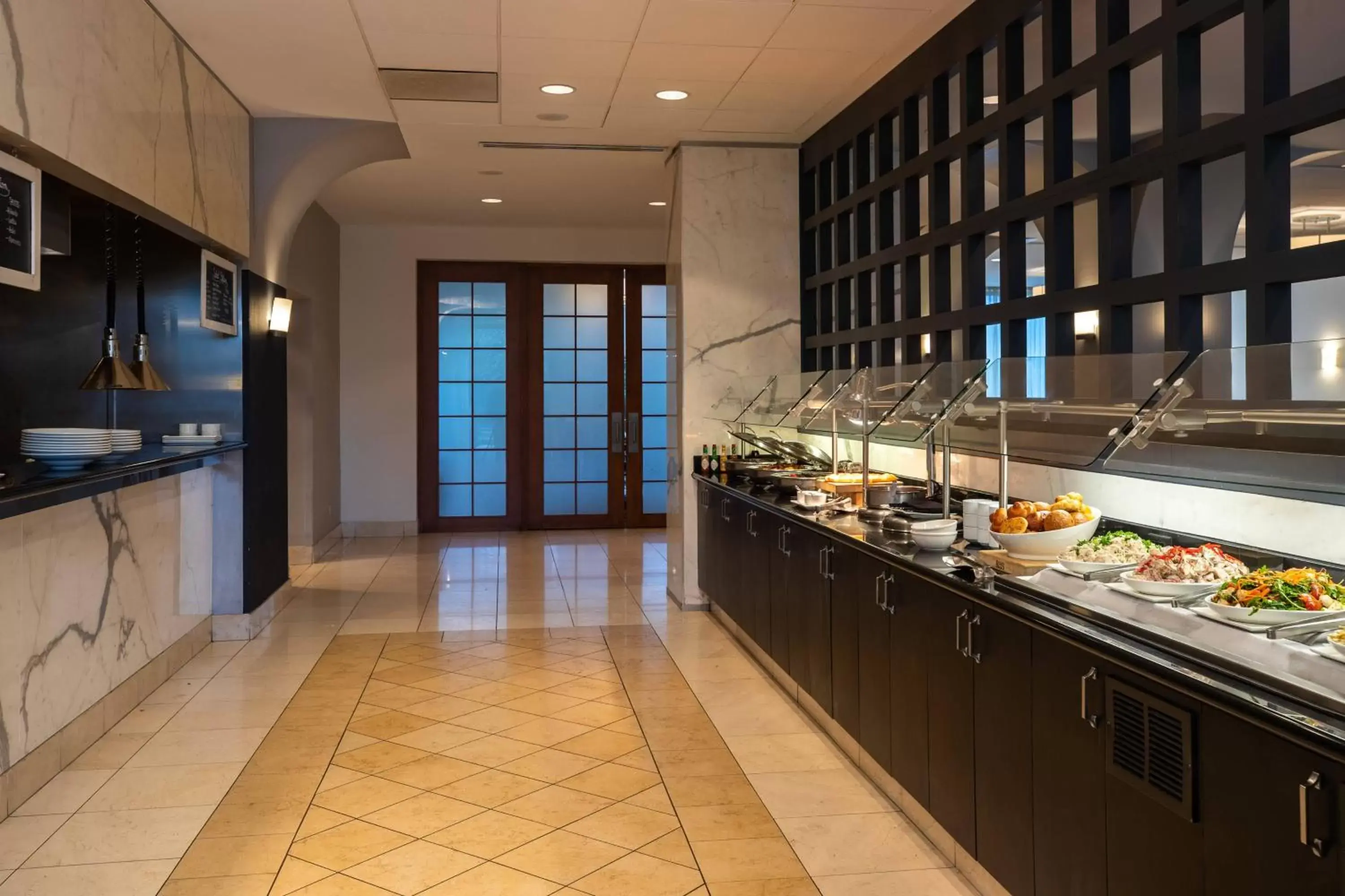 Restaurant/places to eat in Renaissance Chicago O'Hare Suites Hotel