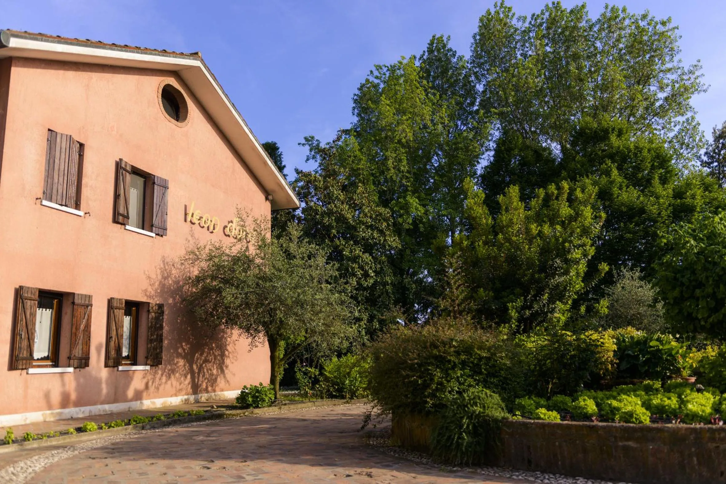 Facade/entrance in Relais Leon d'Oro