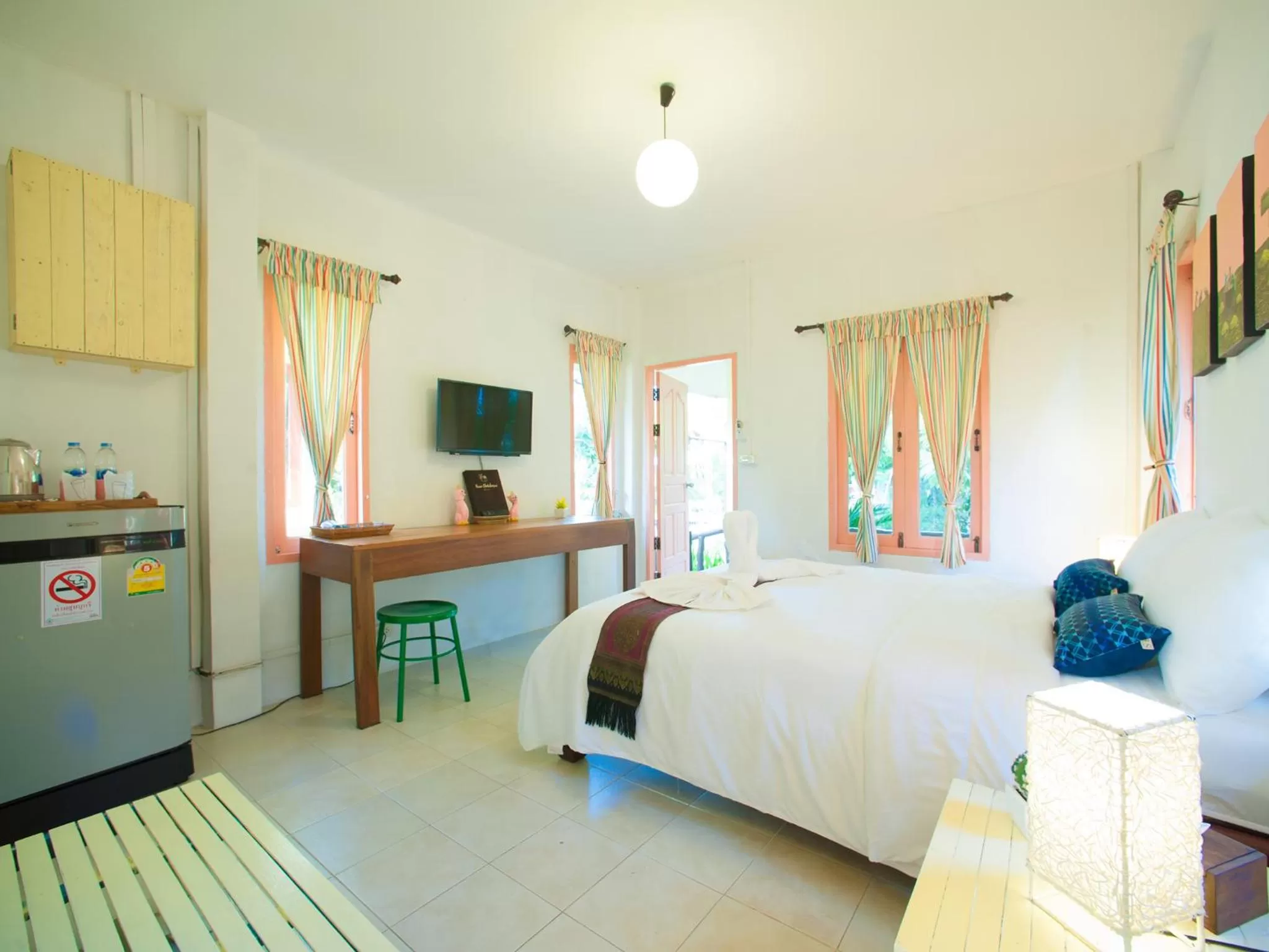 TV and multimedia, Bed in Baan Chokdee Pai Resort