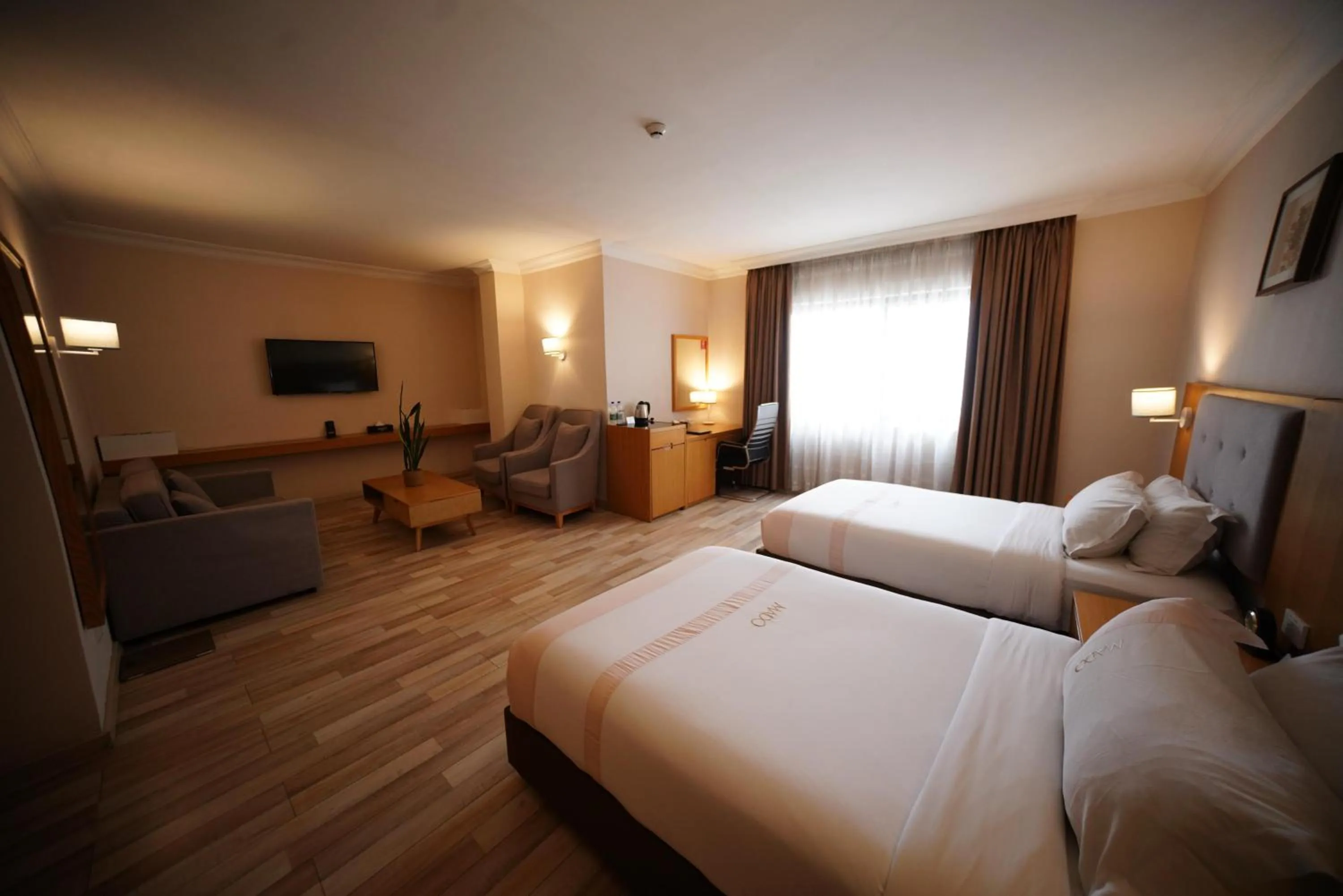 Living room, Bed in Mado Hotel