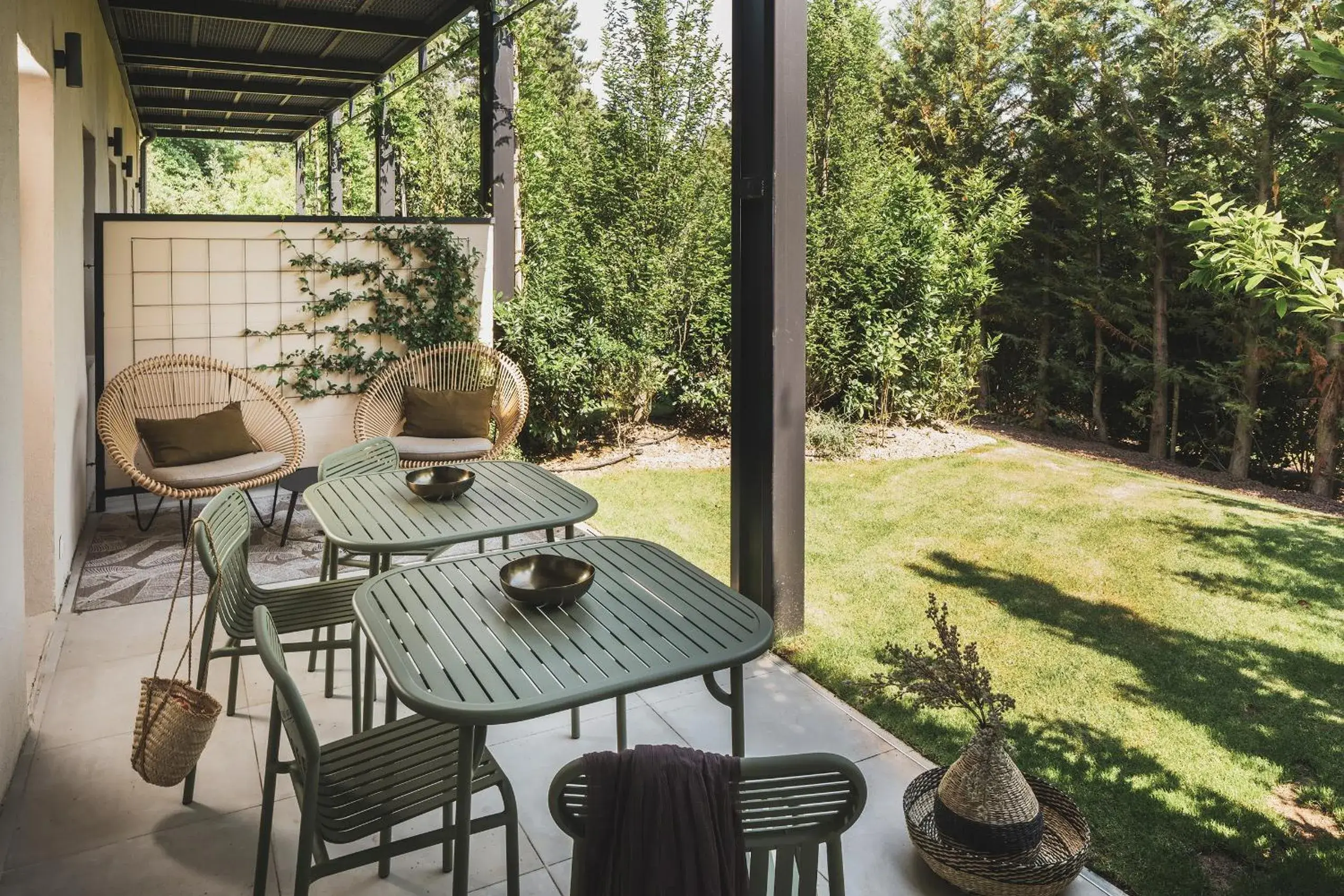 Patio in Les Lodges Sainte-Victoire Hotel & Spa