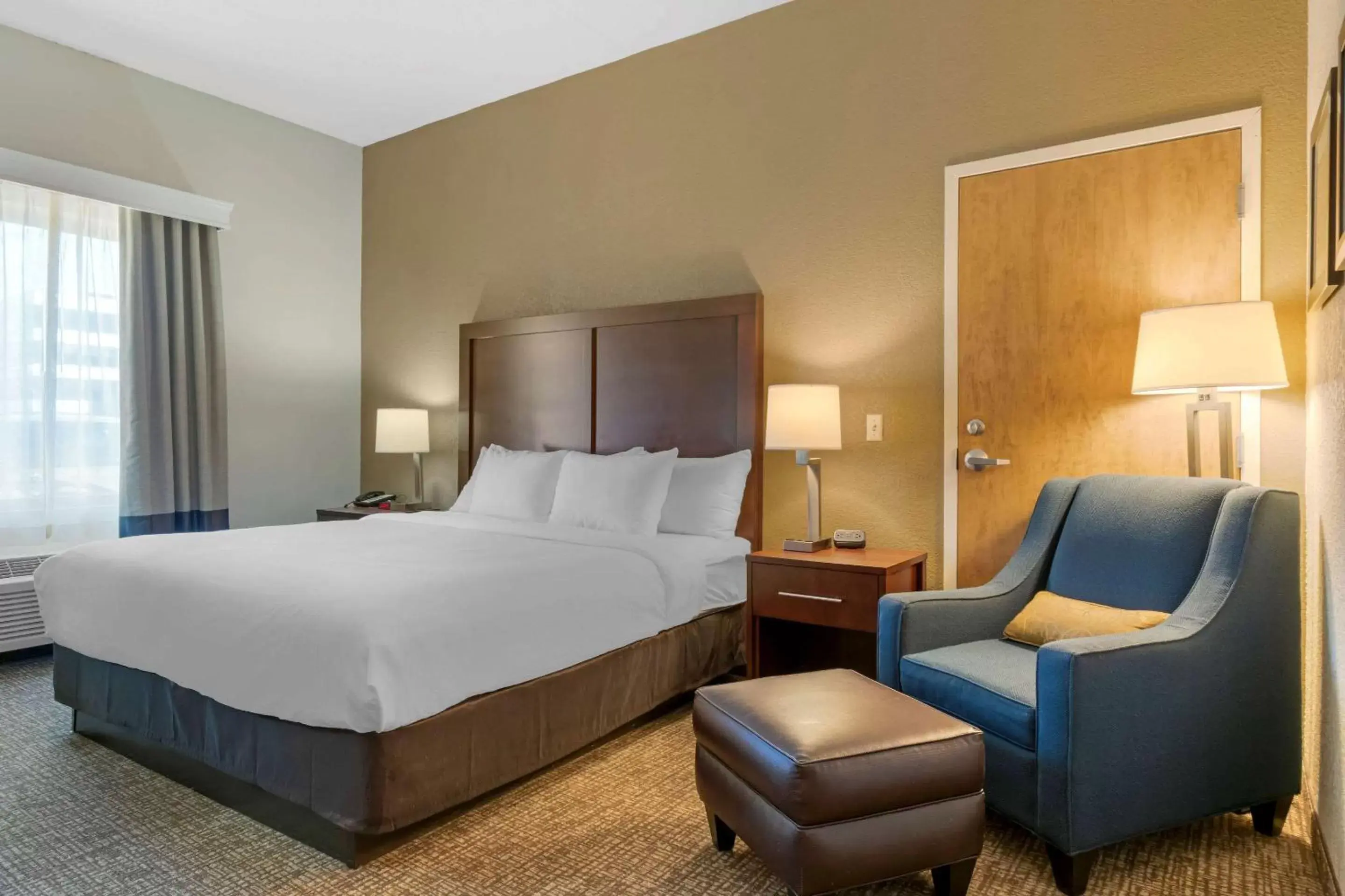 Photo of the whole room, Bed in Comfort Inn Mechanicsburg – Harrisburg South