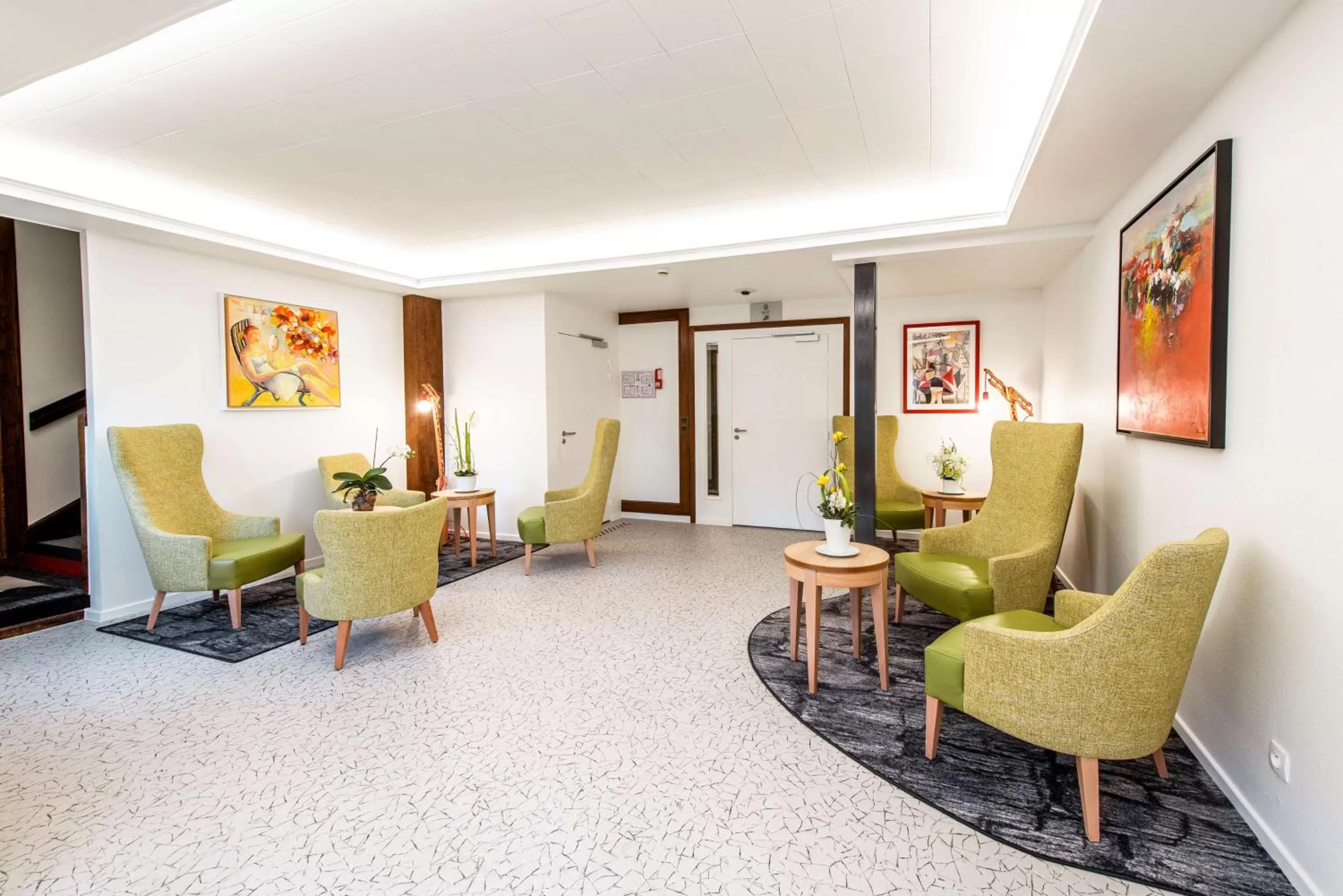 Lobby or reception in Best Western Plus Au cheval Blanc à Mulhouse